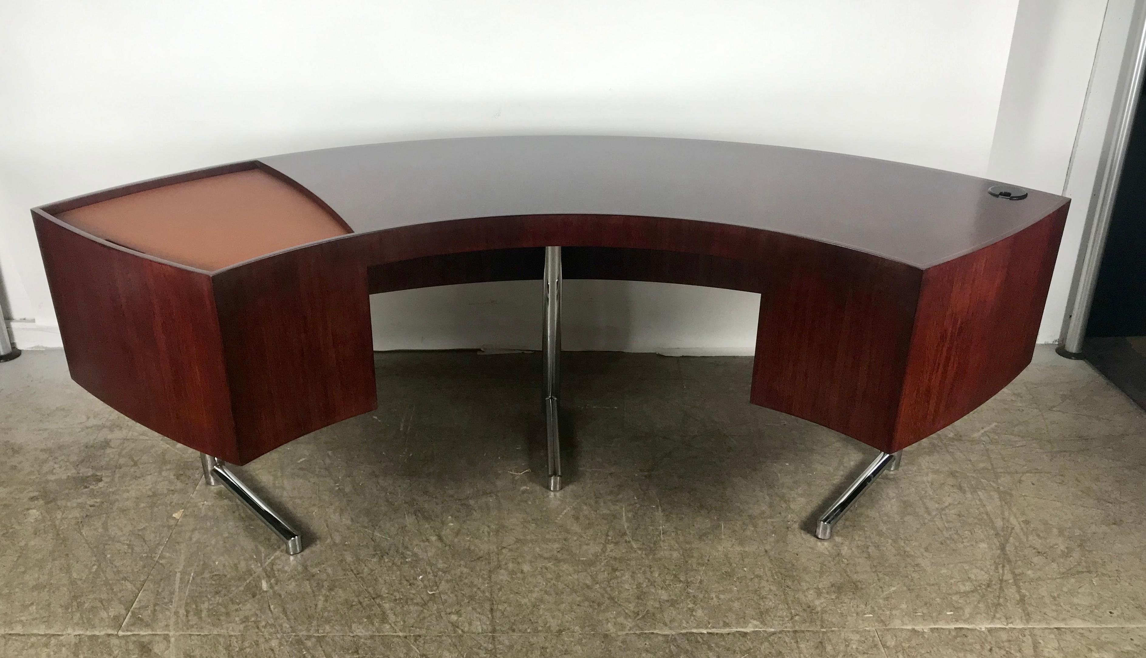 curved desk design