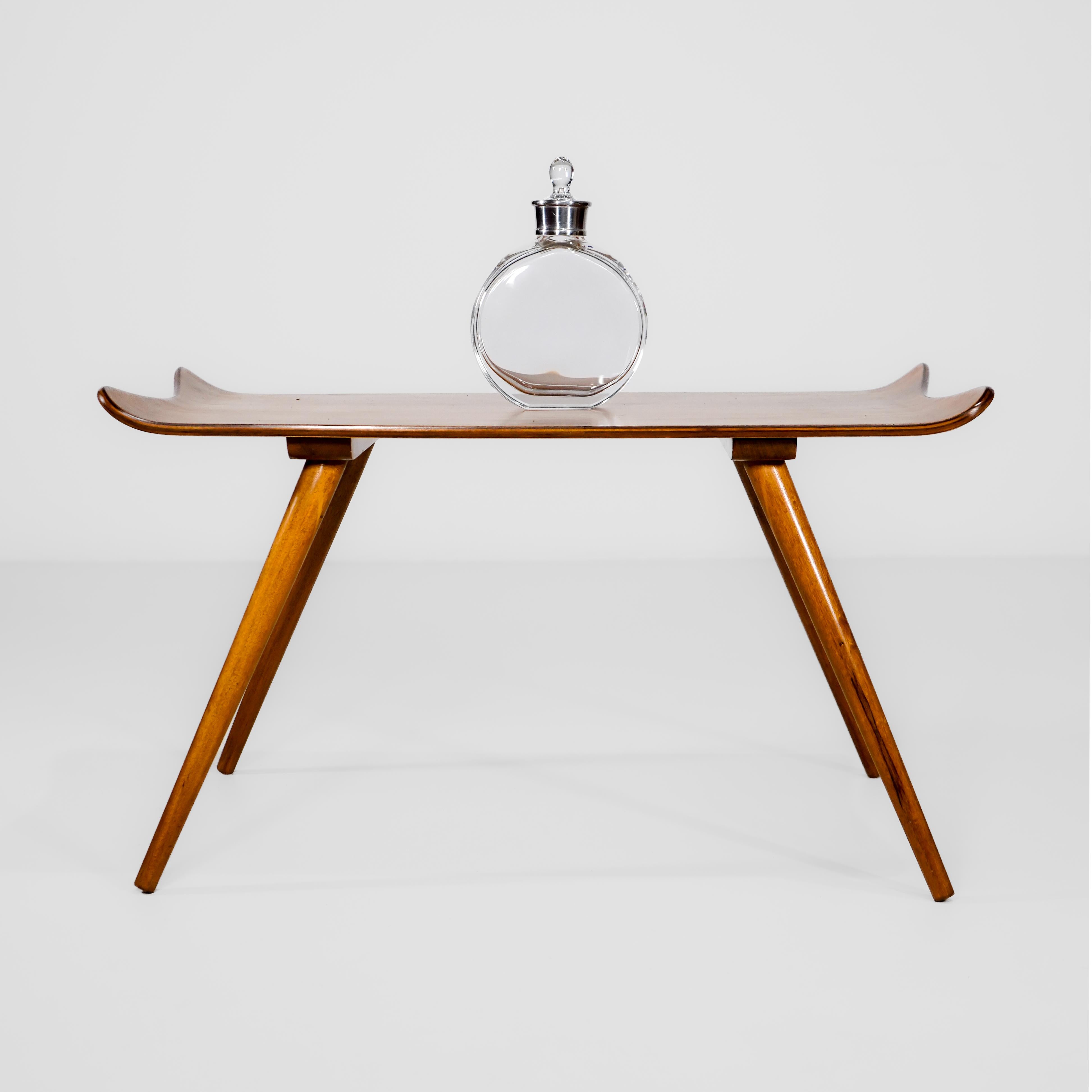A rare and elegant table produced by Móveis Cimo in Brazil during the 1960s, crafted in beautifully curved solid marfim wood. This exceptional piece highlights the manufacturer’s mastery of wood bending and their pioneering contribution to Brazilian