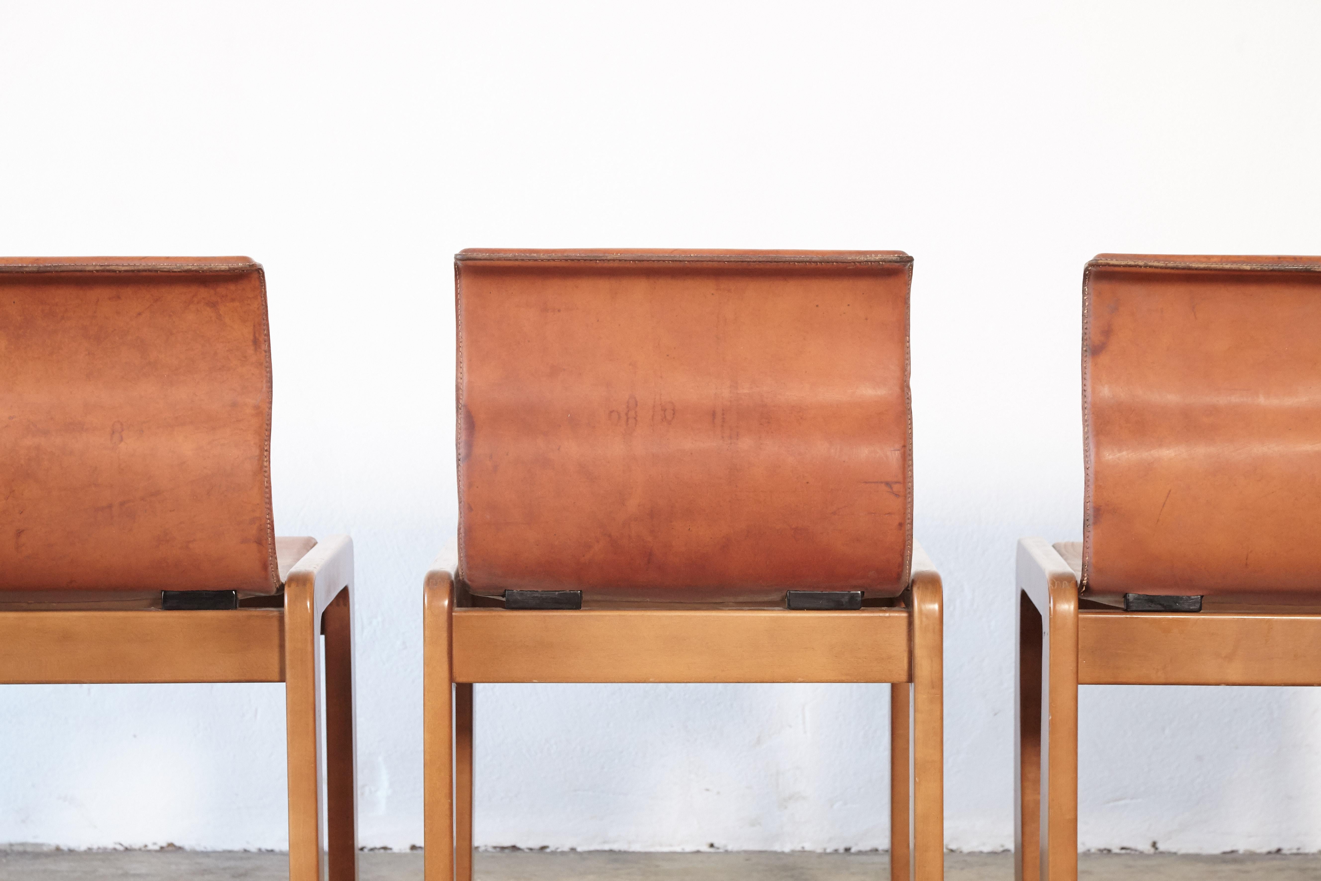 Rare Curved Scarpa Style Dining Chairs, Leather and Wood, Italy, 1960s/70s 4
