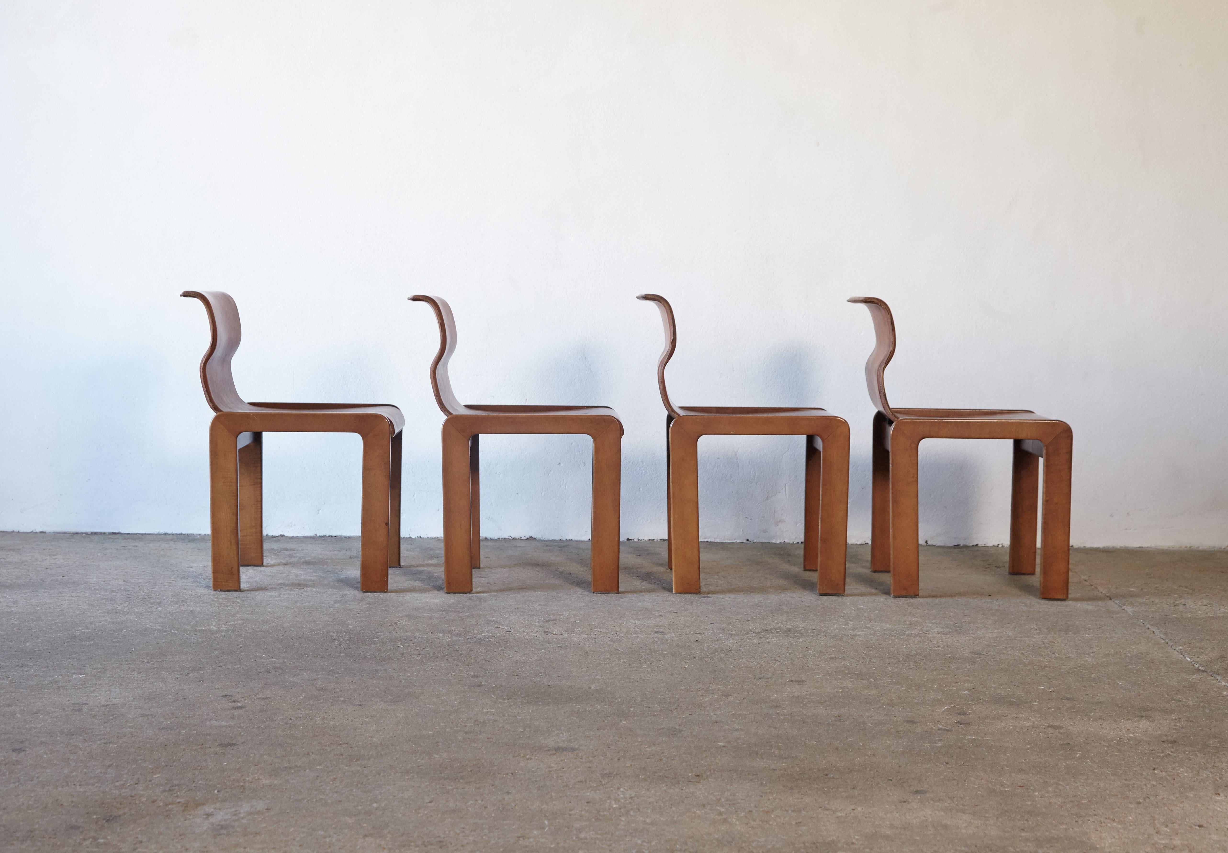 Rare Curved Scarpa Style Dining Chairs, Leather and Wood, Italy, 1960s/70s 5