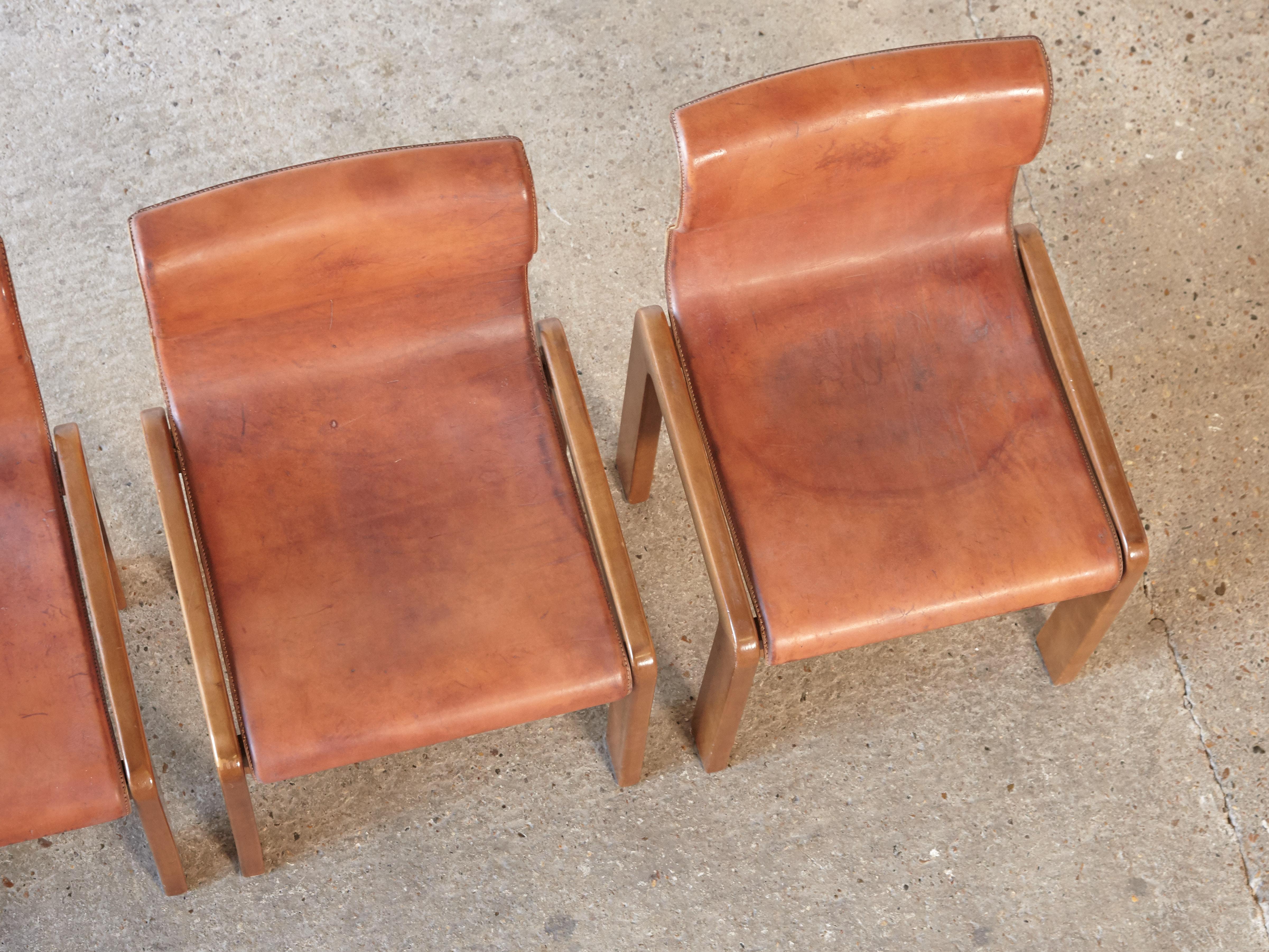 Rare Curved Scarpa Style Dining Chairs, Leather and Wood, Italy, 1960s/70s 10