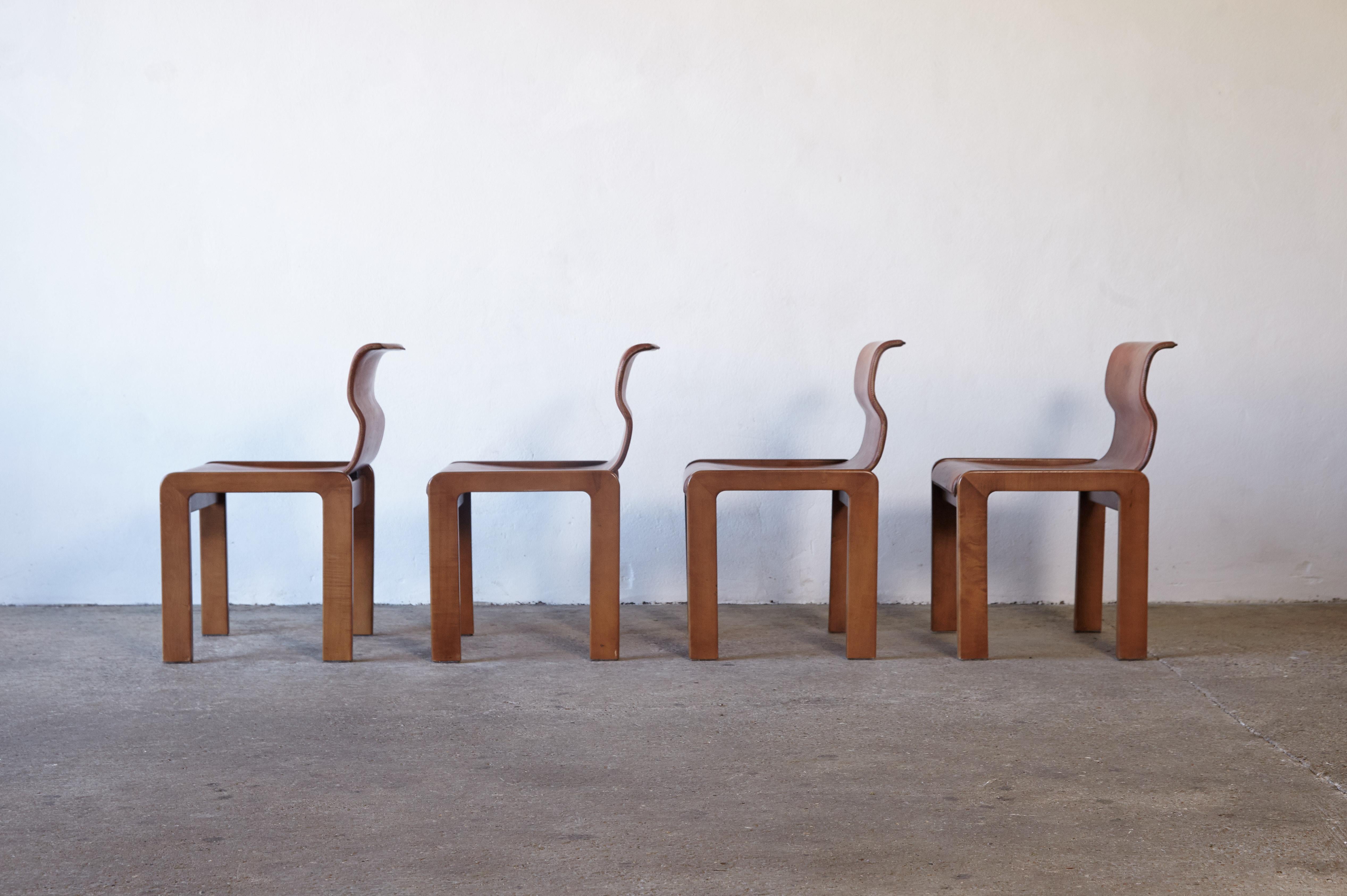 20th Century Rare Curved Scarpa Style Dining Chairs, Leather and Wood, Italy, 1960s/70s