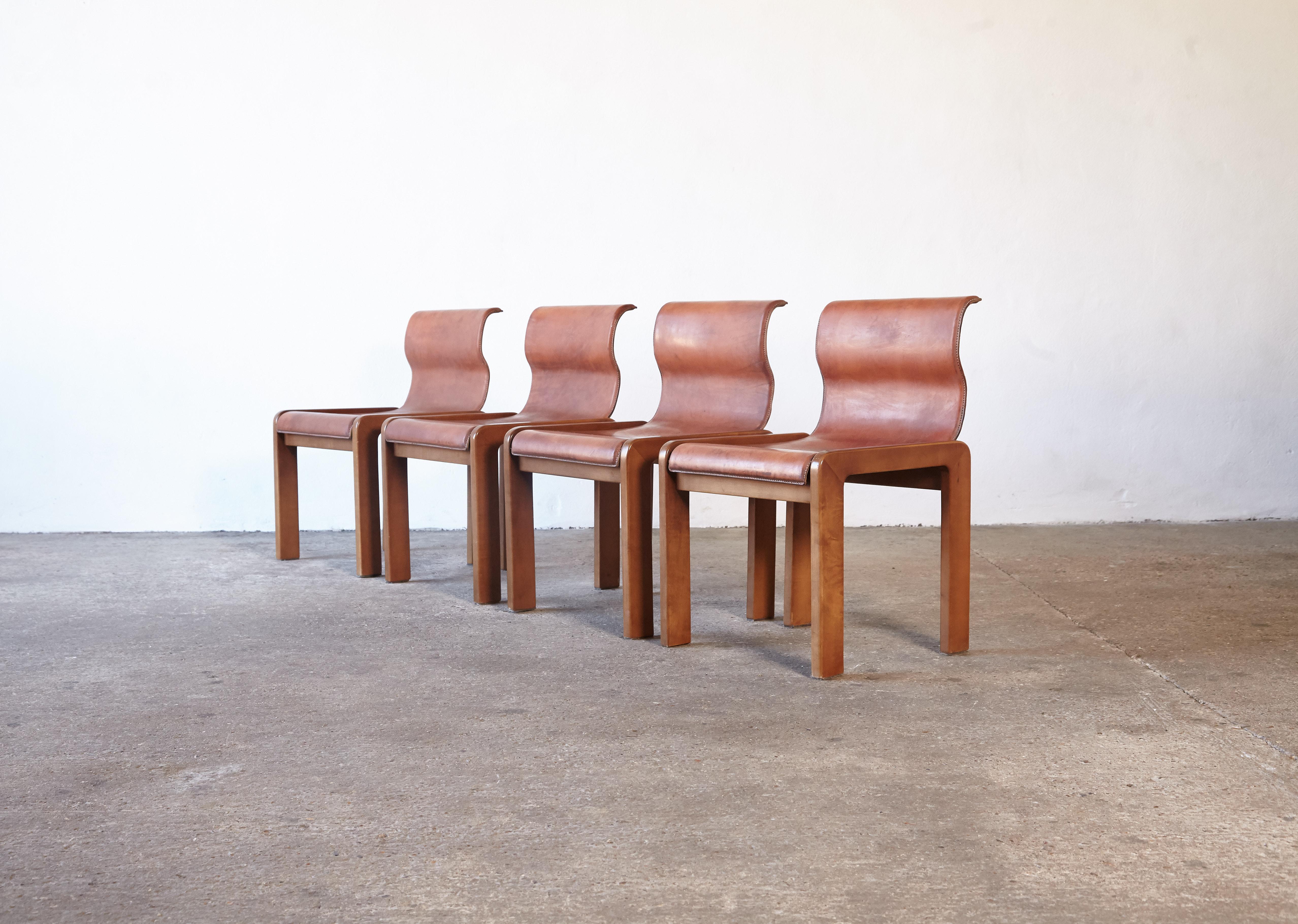 Rare Curved Scarpa Style Dining Chairs, Leather and Wood, Italy, 1960s/70s 1