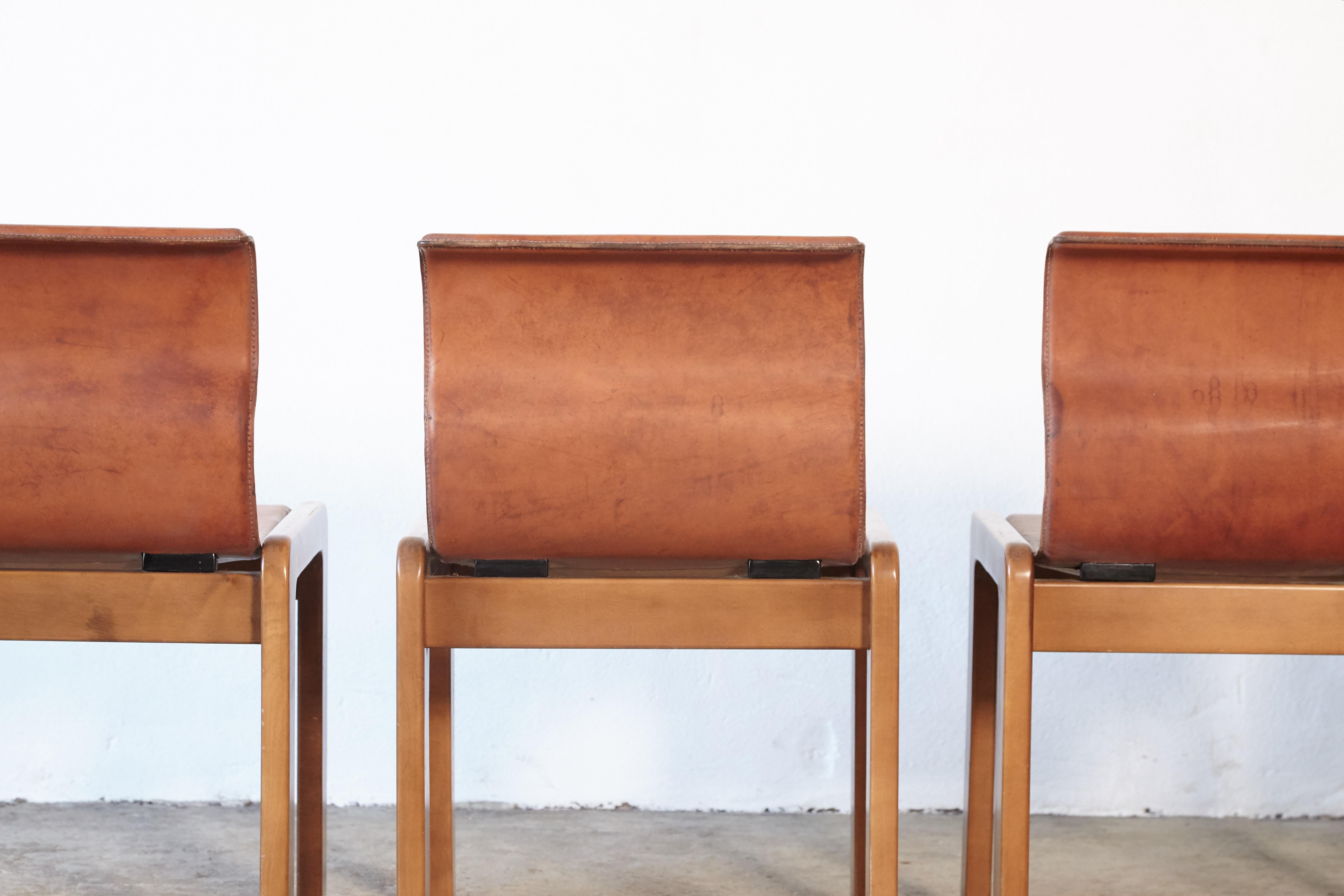 Rare Curved Scarpa Style Dining Chairs, Leather and Wood, Italy, 1960s/70s 3