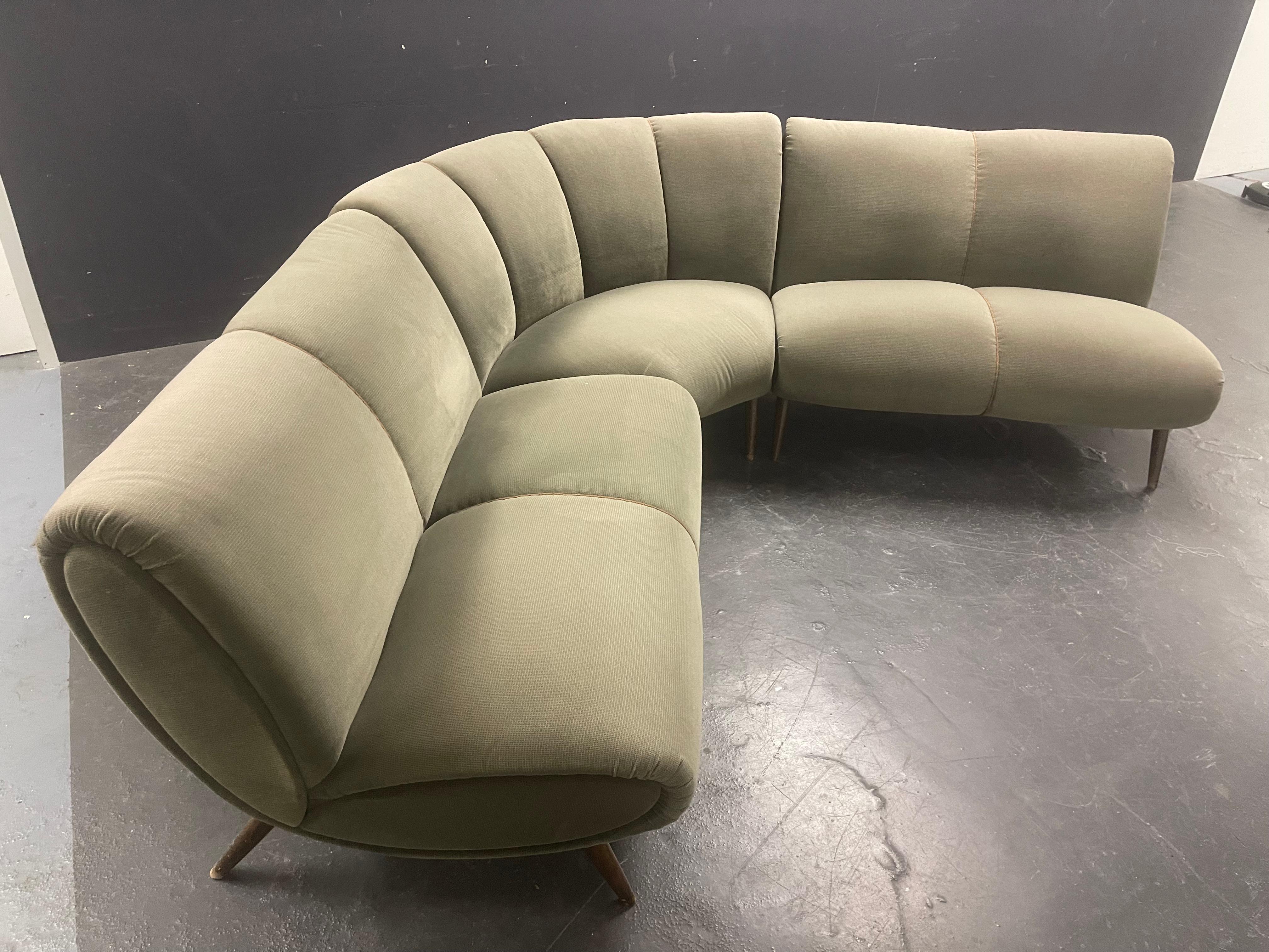 raro elemento de sofá curvo o sillón enorme de norman bel geddes en venta 5