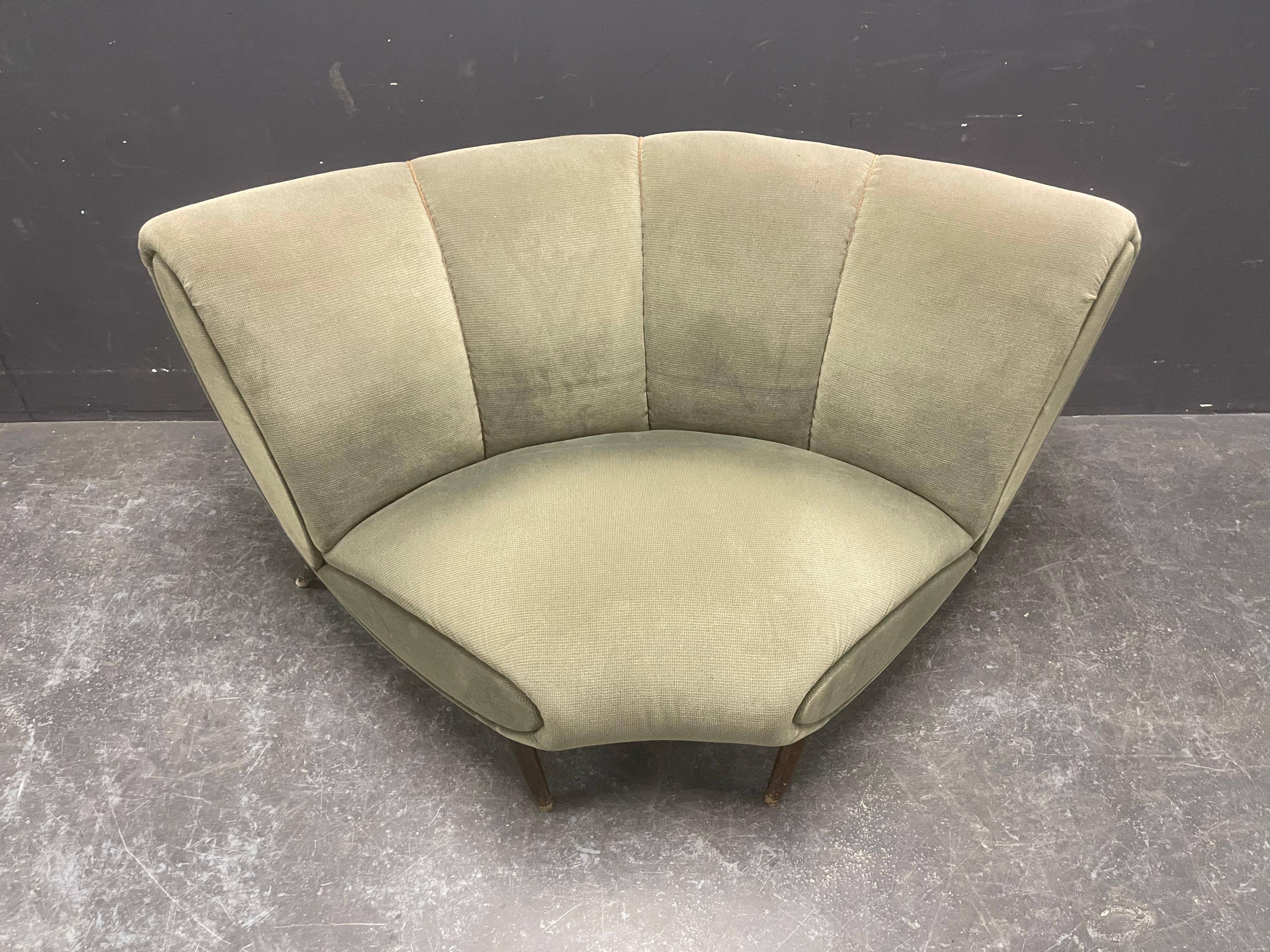 raro elemento de sofá curvo o sillón enorme de norman bel geddes Moderno de mediados de siglo en venta