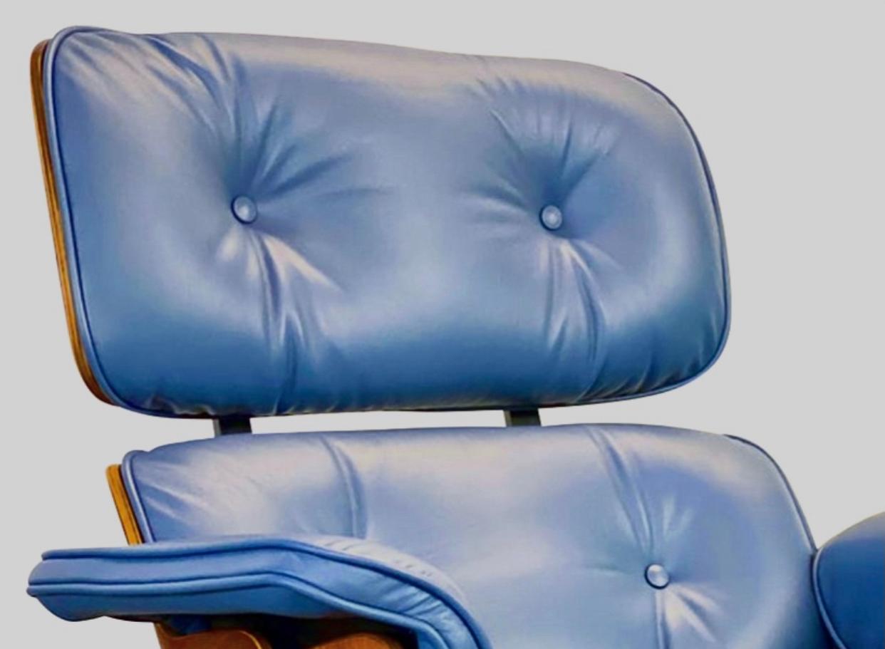 Rare Custom Herman Miller Eames Lounge Chair & Ottoman with Perfect Blue Leather In Good Condition In Brooklyn, NY