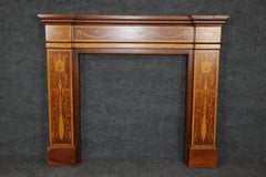 Rare cheminée de style édouardien en acajou et bois de satin incrusté, faite sur mesure