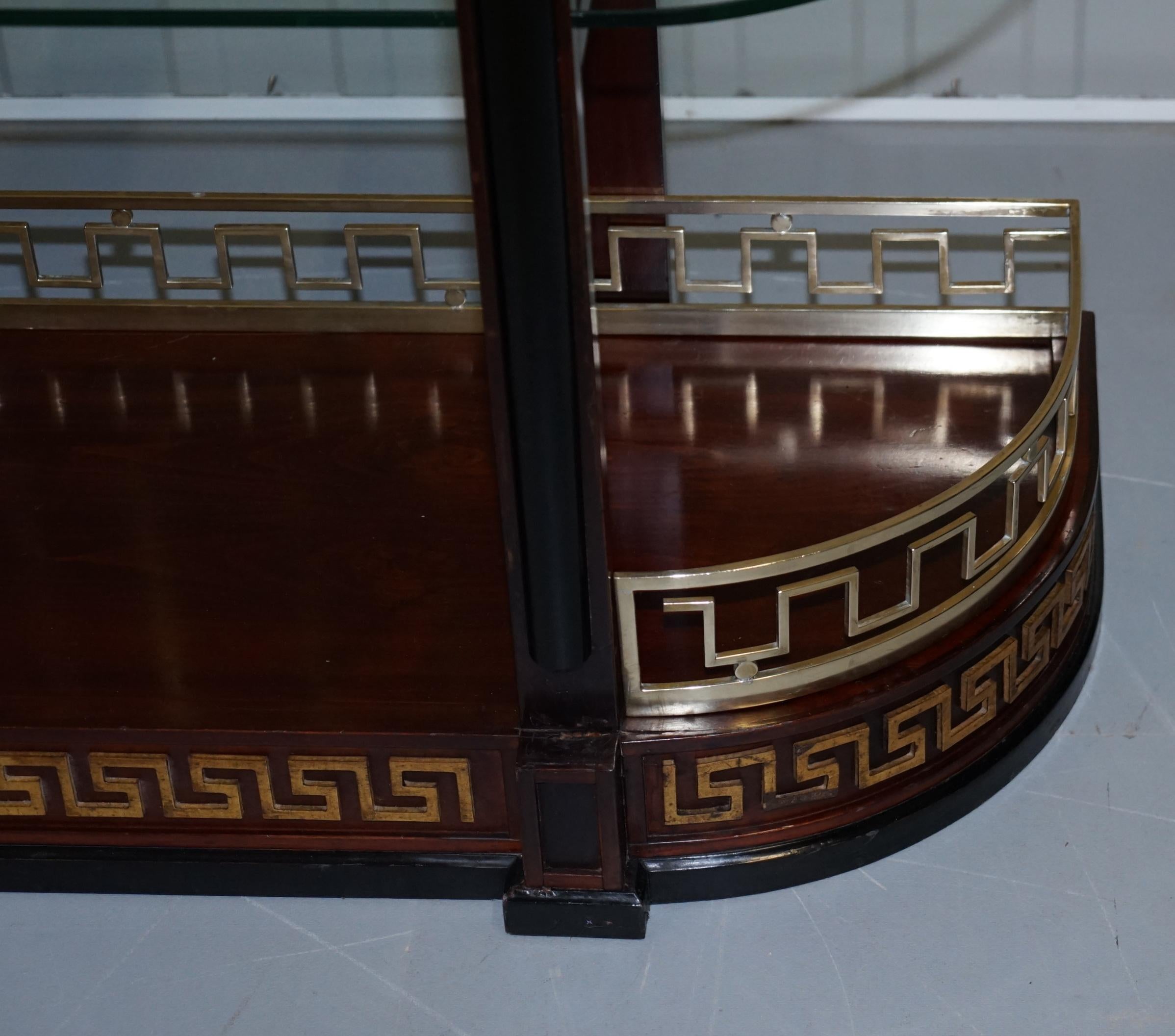 Rare buffet bibliothèque-console en bois dur et laiton fait sur mesure de Versace en vente 1