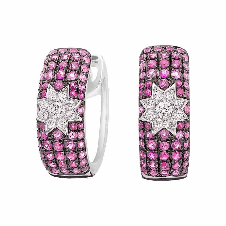 Orecchini in oro bianco 14 K (disponibili anche con Pink Diamond / Diamante nero / Zaffiro blu)
Diamante 2-Round 57-0,03-4/6A
Diamante 16-Round 57-0,11-4/6A
Tsavorite 80-Round-0,49 2/2C
Tsavorite 72-Round-0,39 1/2C
Peso 5.39 grammi

Con un
