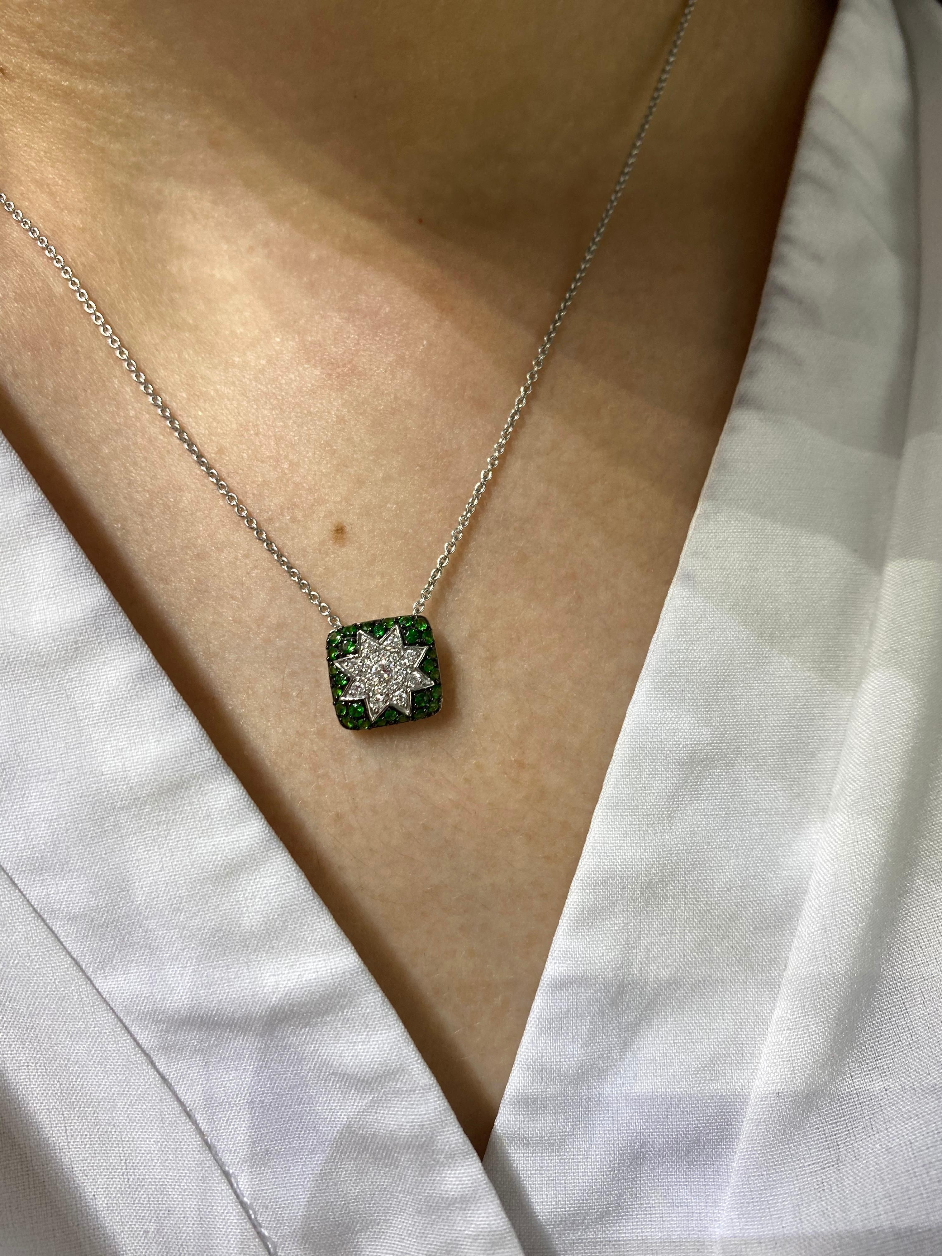 Rara collana in oro bianco con diamante e tsavorite personalizzata in vendita 1