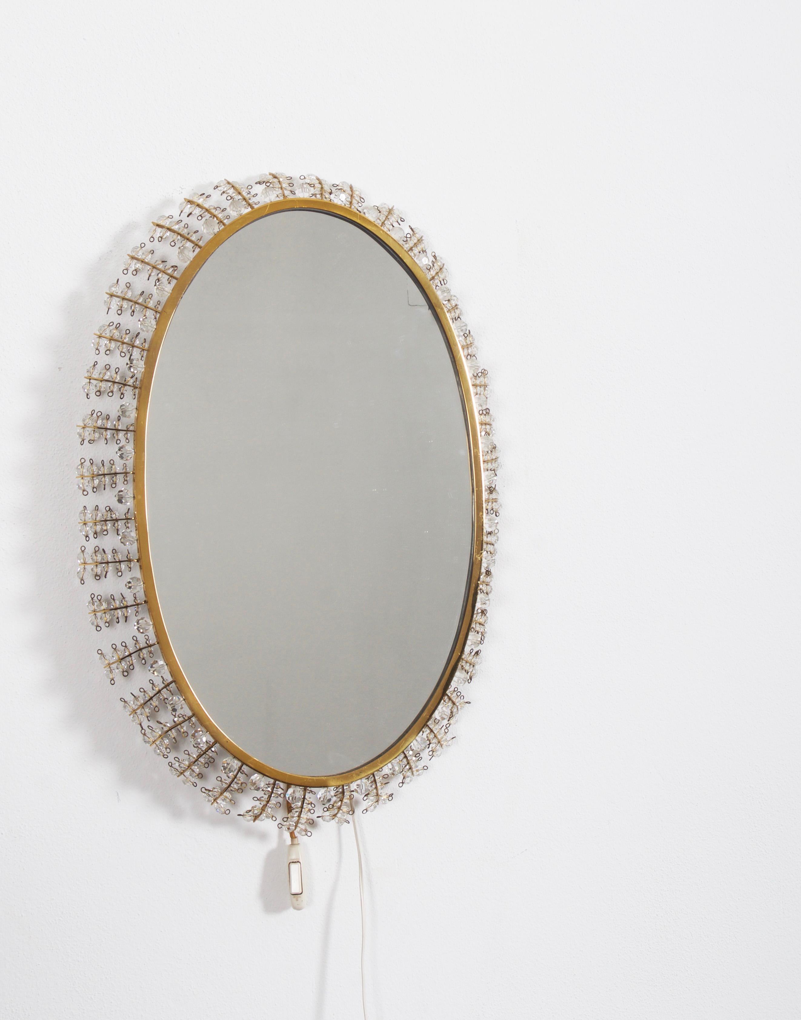 Illuminating vintage mirror by J.L Lobmryr from the 1960s.
Brass frame partially gold and nickel plated with glass perls
Fitted with six E12/E14 sockets up to 60Watts each.
Perfect vintage used condition.
  