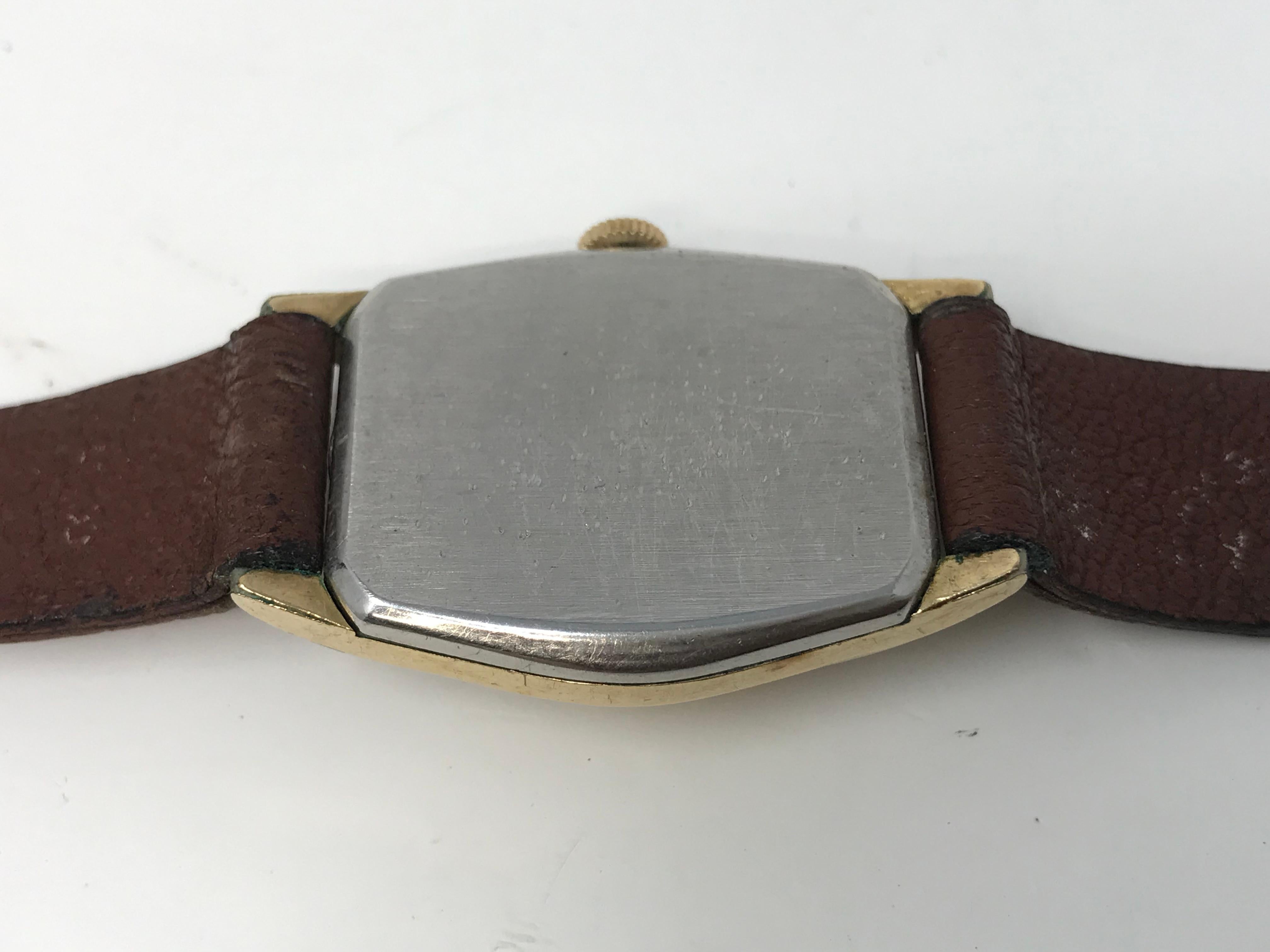 Rare Cyma Tavannes Manual Watch 17 Jewel 176747 In Good Condition In Montreal, QC