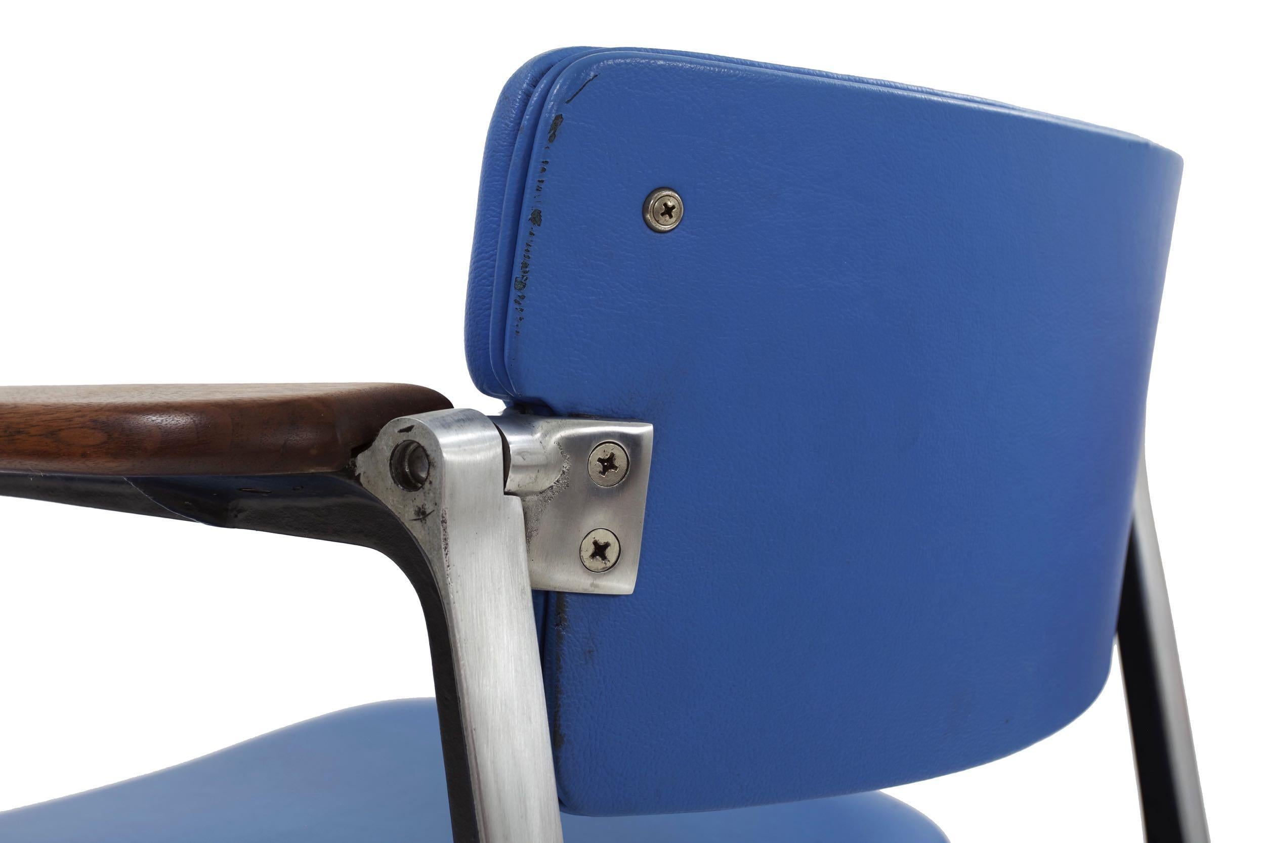 Dan Johnson pour Shelby Williams rare fauteuil en noyer et aluminium, vers les années 1960 en vente 4