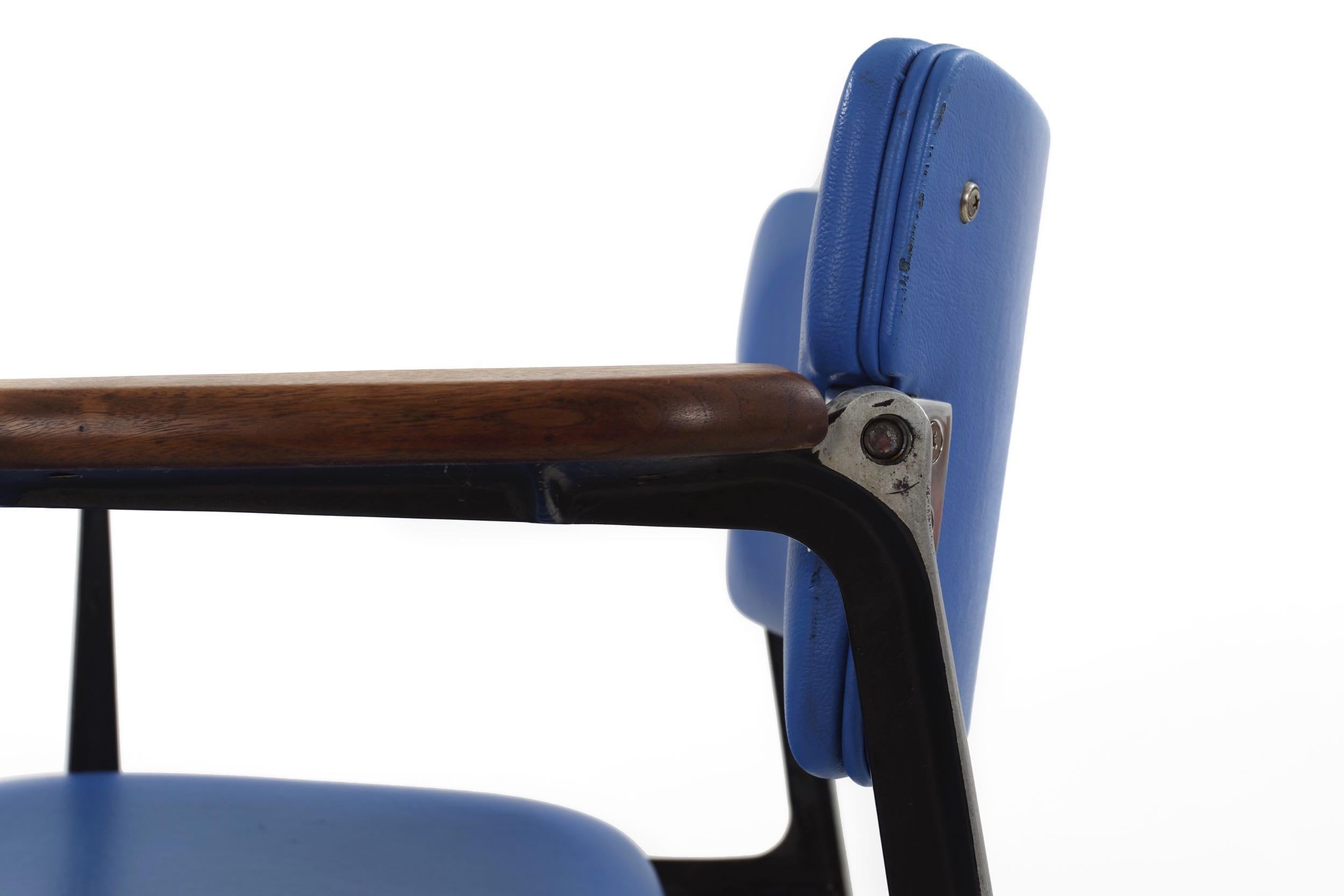 Seltener Sessel aus Nussbaum und Aluminium, Dan Johnson für Shelby Williams, ca. 1960er Jahre im Angebot 6