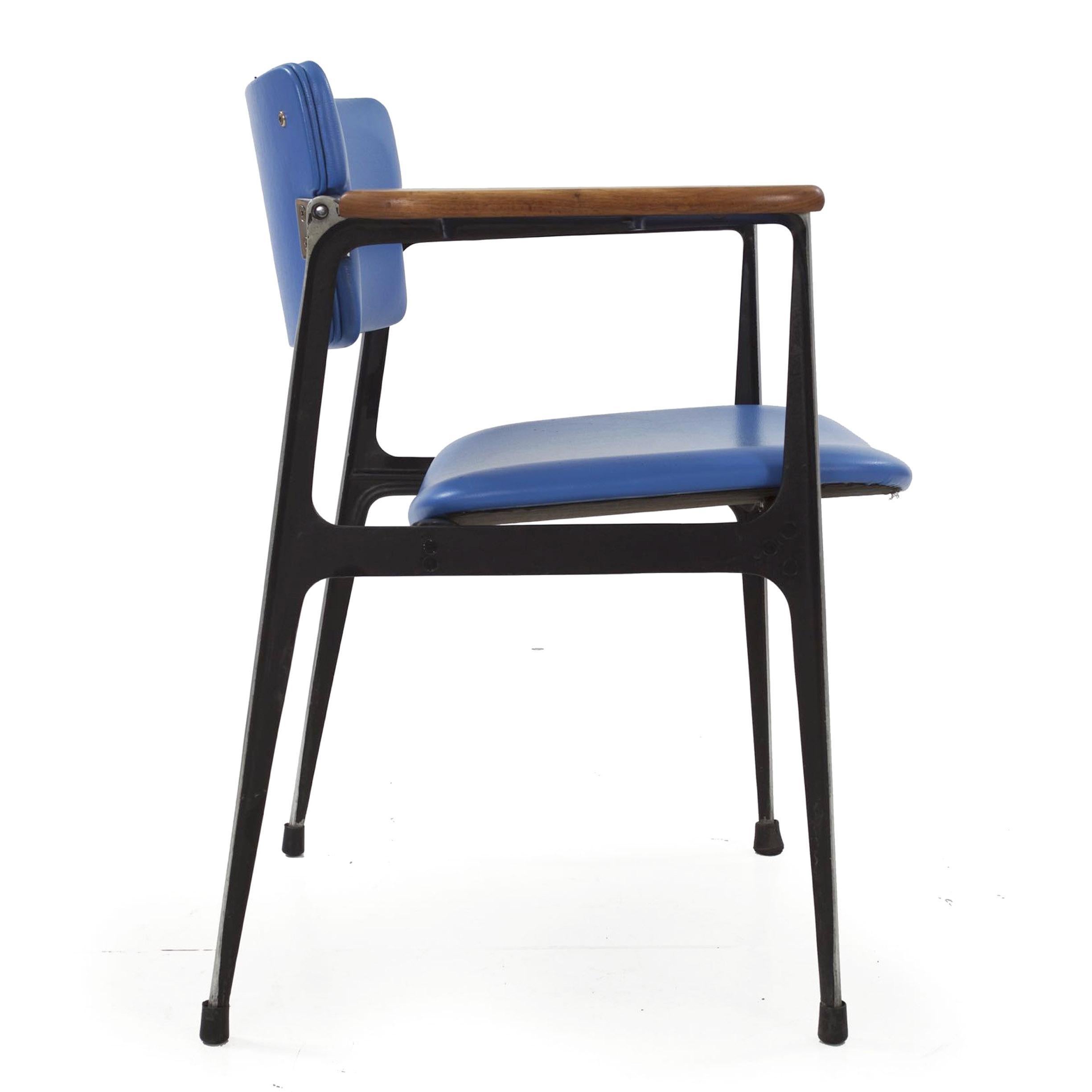 Mid-Century Modern Dan Johnson pour Shelby Williams rare fauteuil en noyer et aluminium, vers les années 1960 en vente