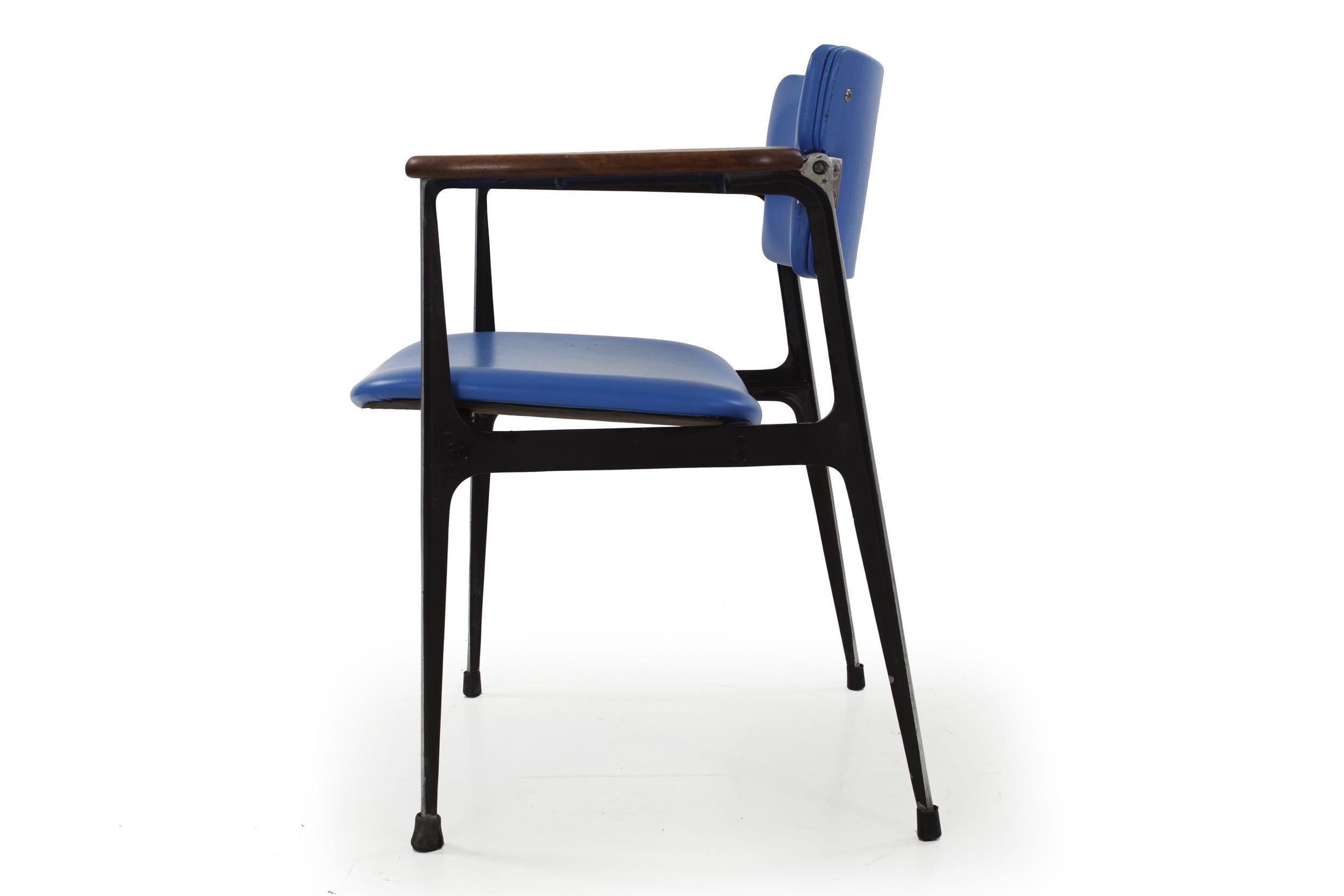 Seltener Sessel aus Nussbaum und Aluminium, Dan Johnson für Shelby Williams, ca. 1960er Jahre im Zustand „Gut“ im Angebot in Shippensburg, PA