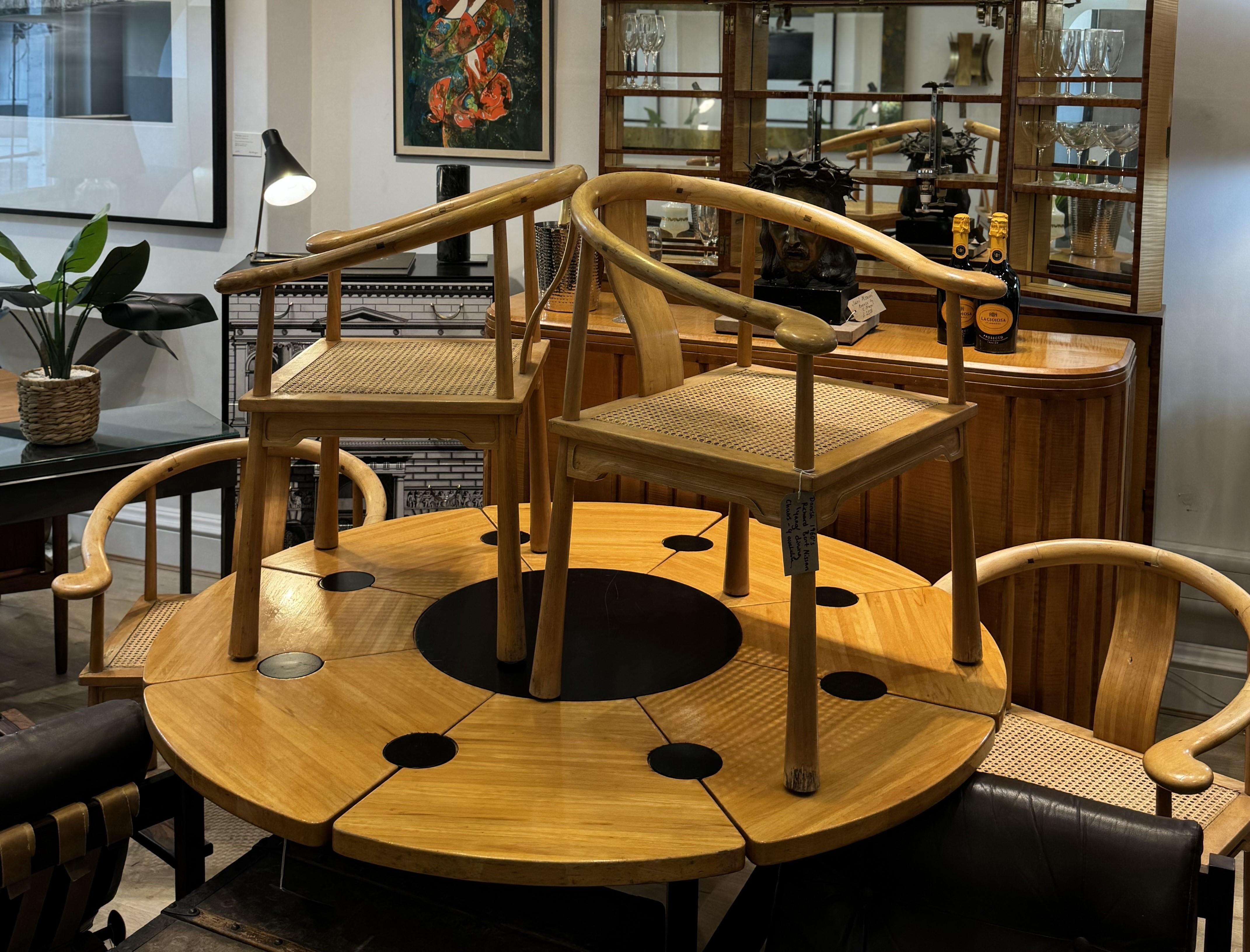 Laqué Rare table de salle à manger danoise des années 1960 Richard Nissen 'Yin & Yang' en vente