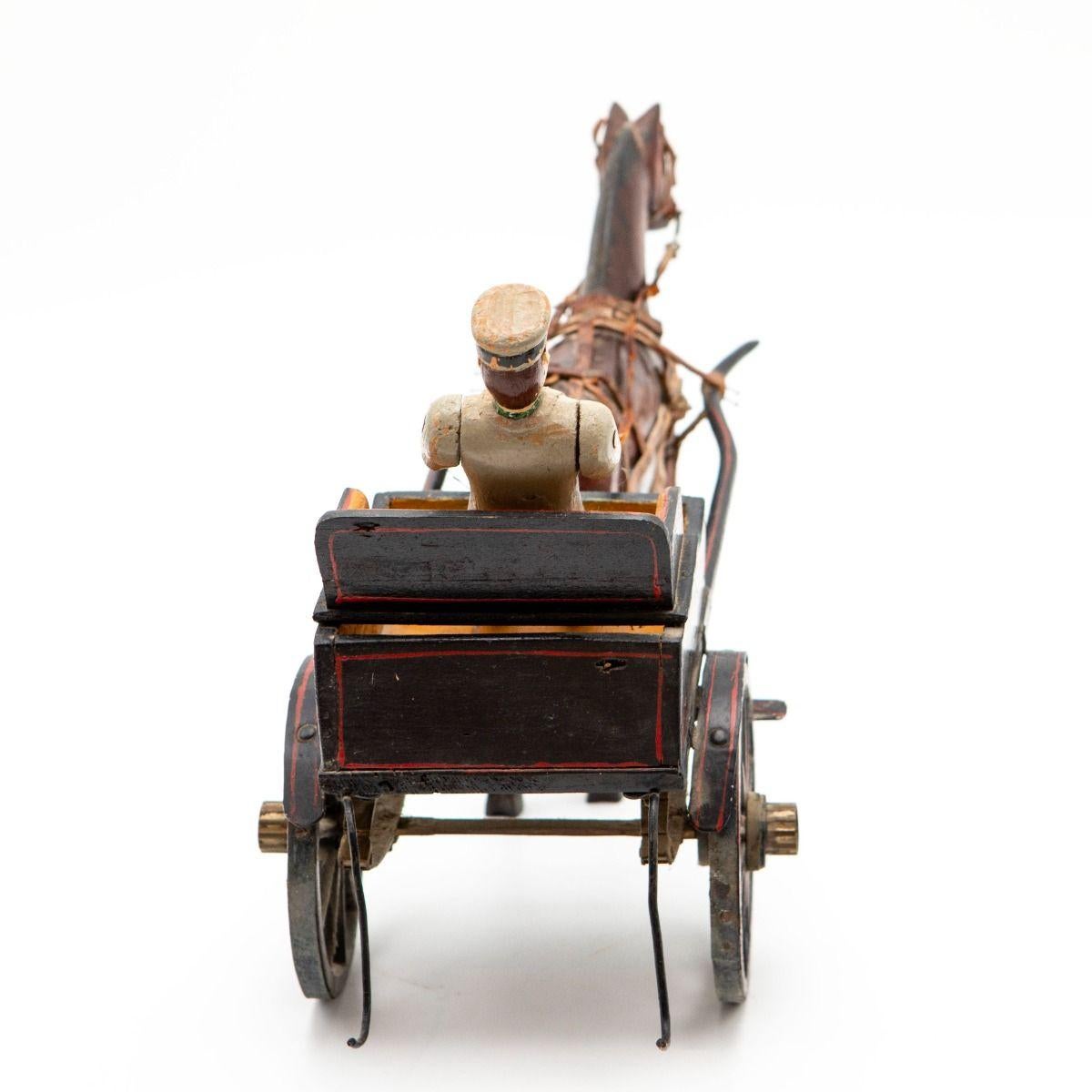 Rare voiture jouet danoise ancienne avec cocher et cheval Bon état - En vente à Kastrup, DK