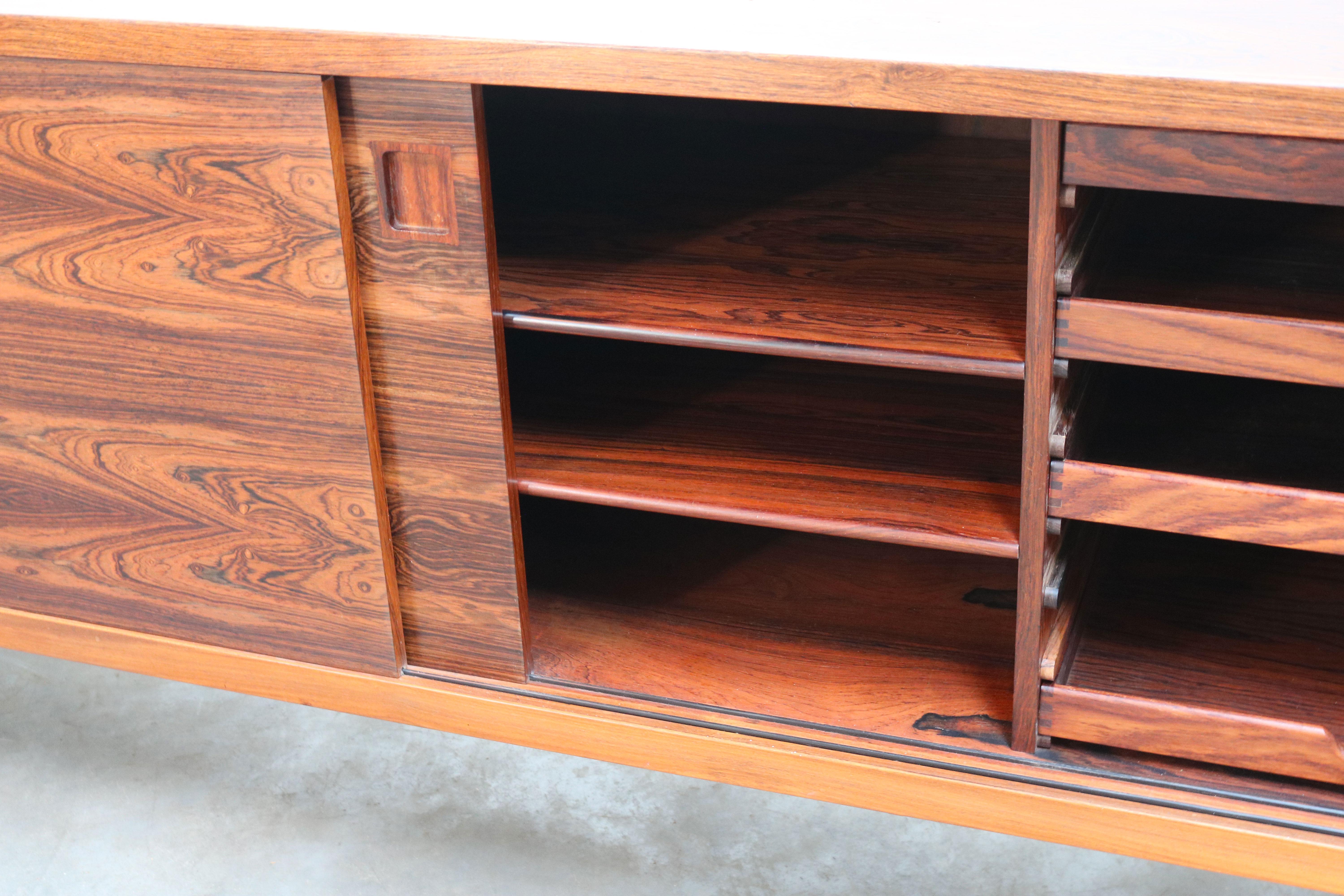 Seltene dänische Anrichte / Sideboard Modell 20 von Niels Otto Moller, Rosenholz, 1950 im Angebot 5