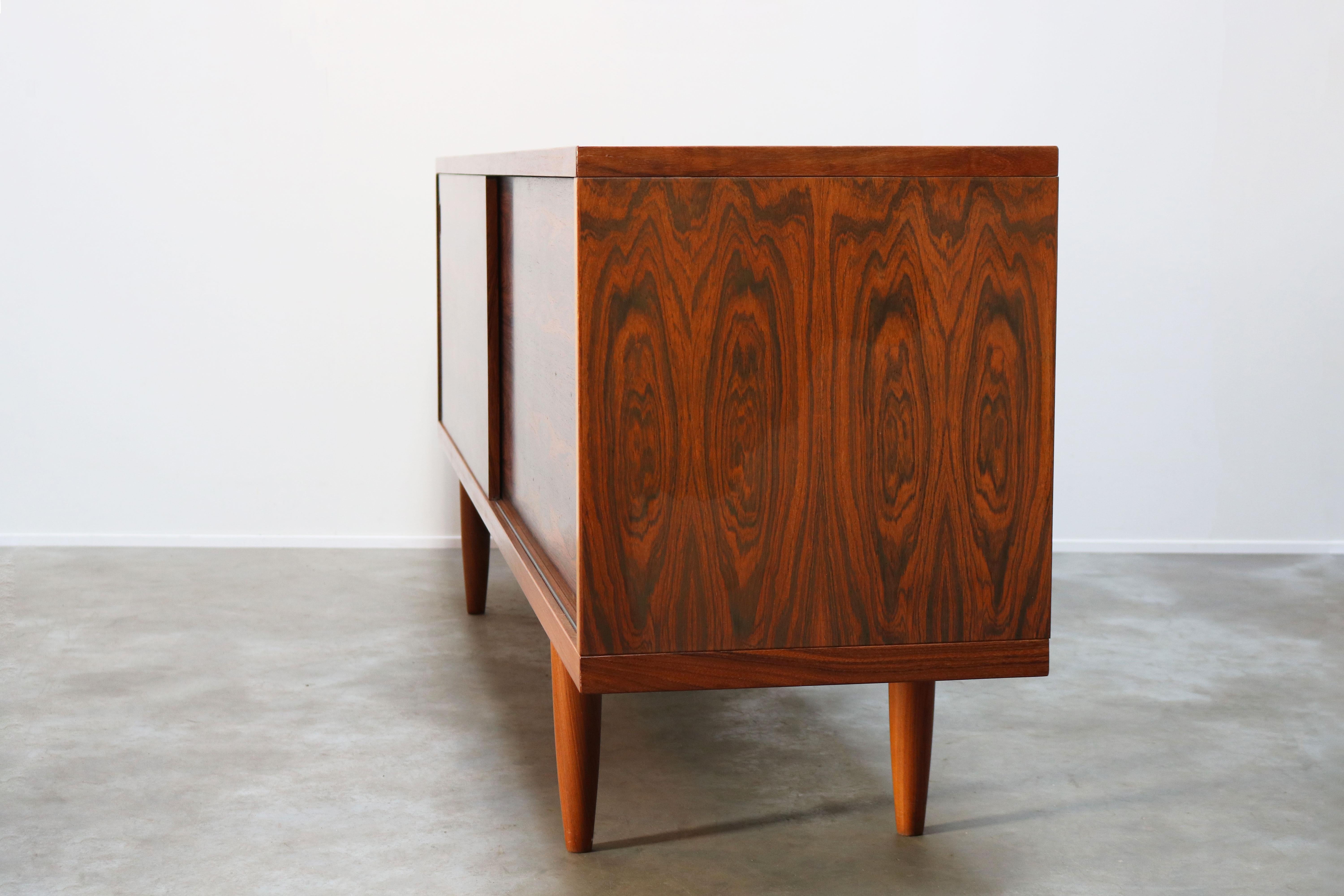 Seltene dänische Anrichte / Sideboard Modell 20 von Niels Otto Moller, Rosenholz, 1950 im Angebot 6