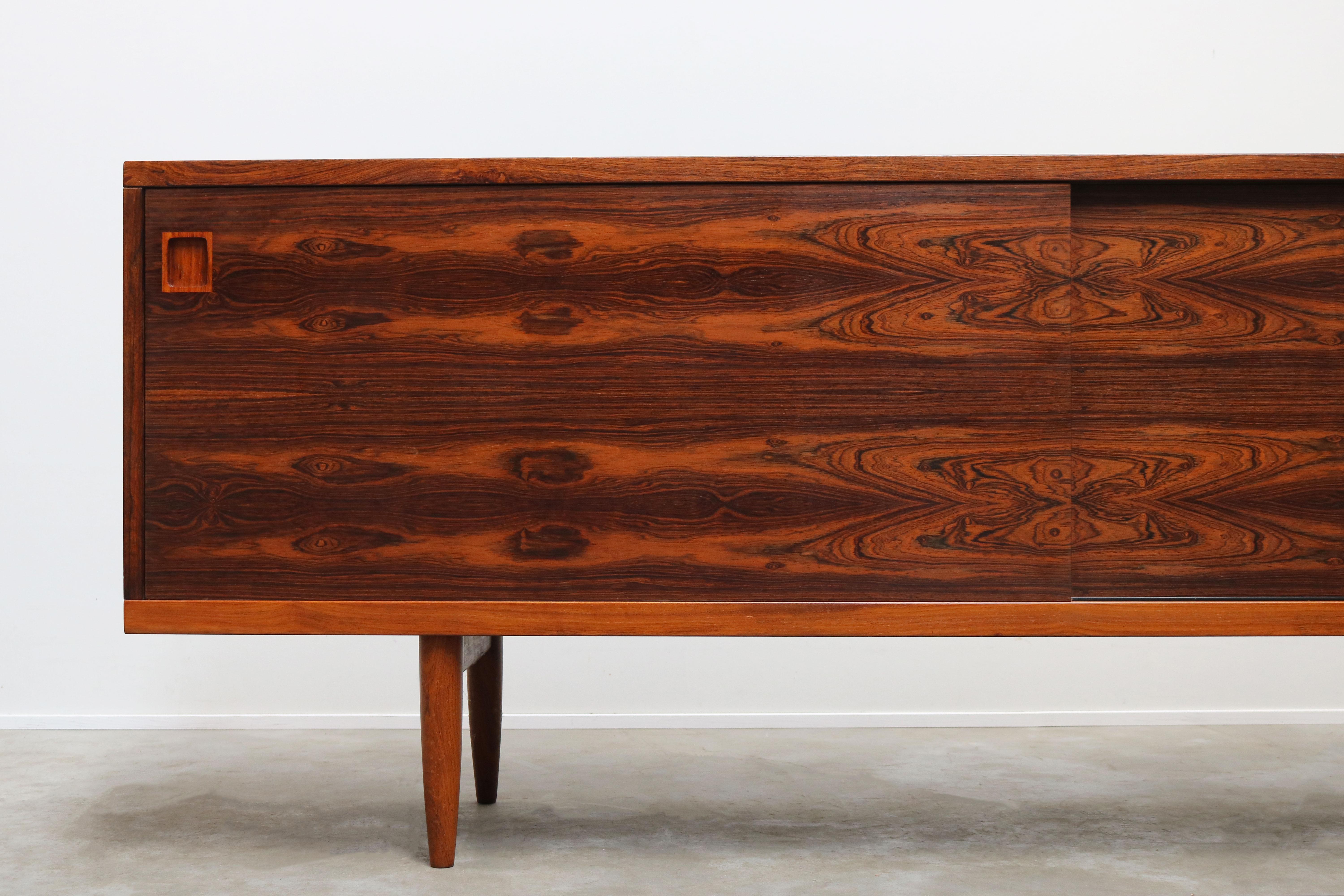 Mid-Century Modern Rare crédence / buffet danoise modèle 20 de Niels Otto Moller, 1950, bois de rose en vente