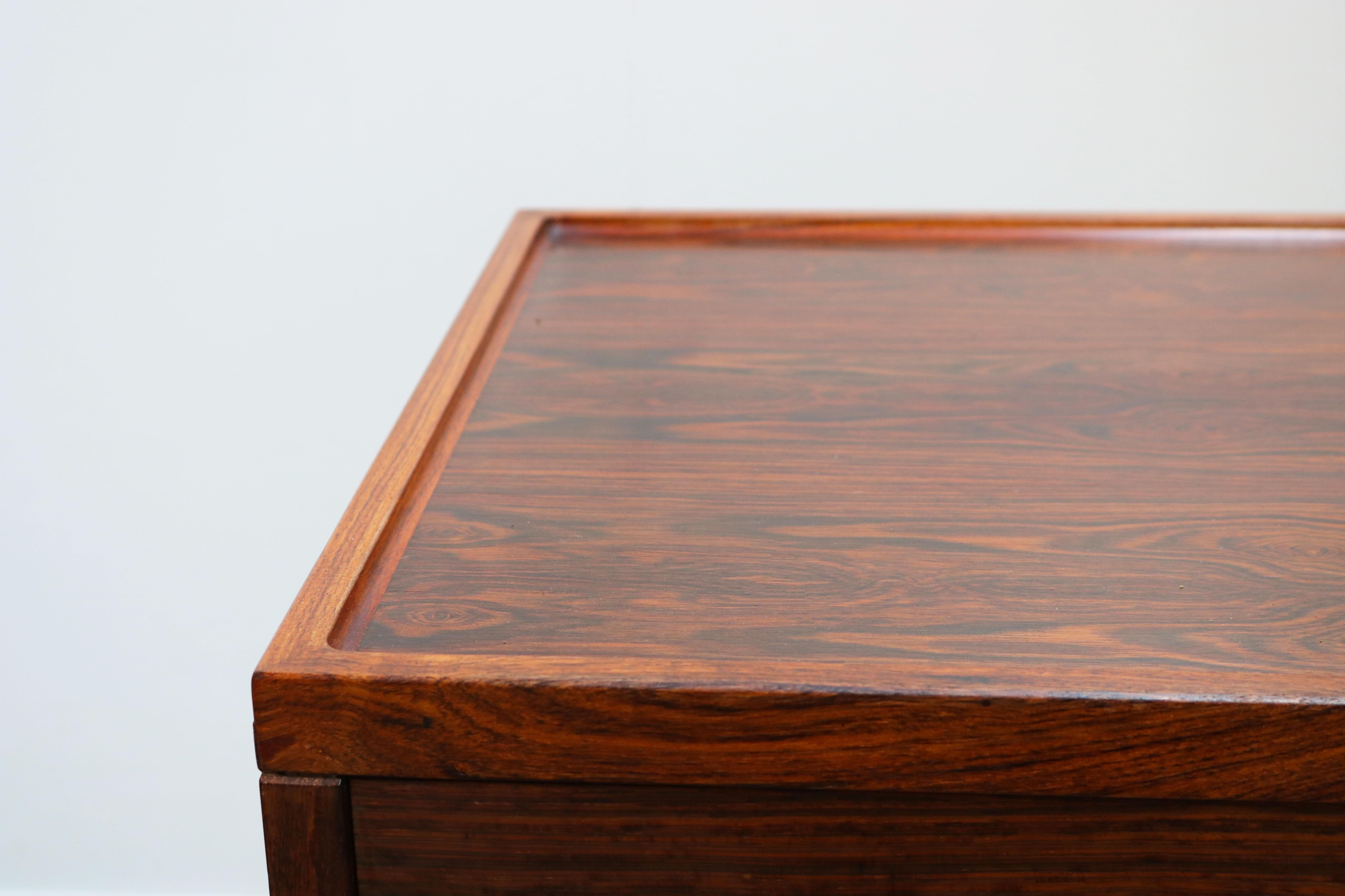 Palissandro Rara credenza / credenza danese Model 20 di Niels Otto Moller 1950 in palissandro in vendita