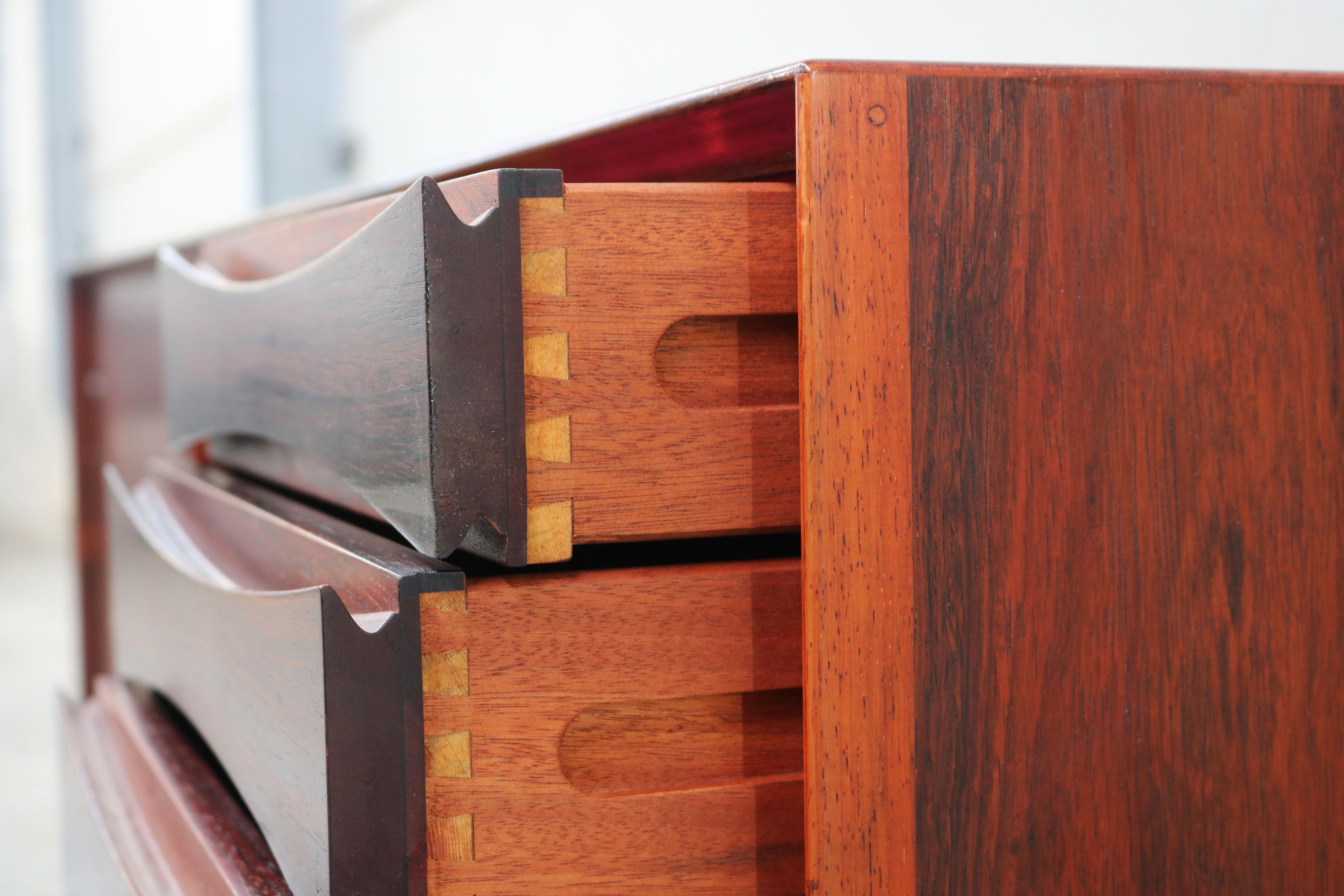 Raro modello di design danese: Credenza OS29 di Arne Vodder per Sibast Rosewood 1950 in vendita 3