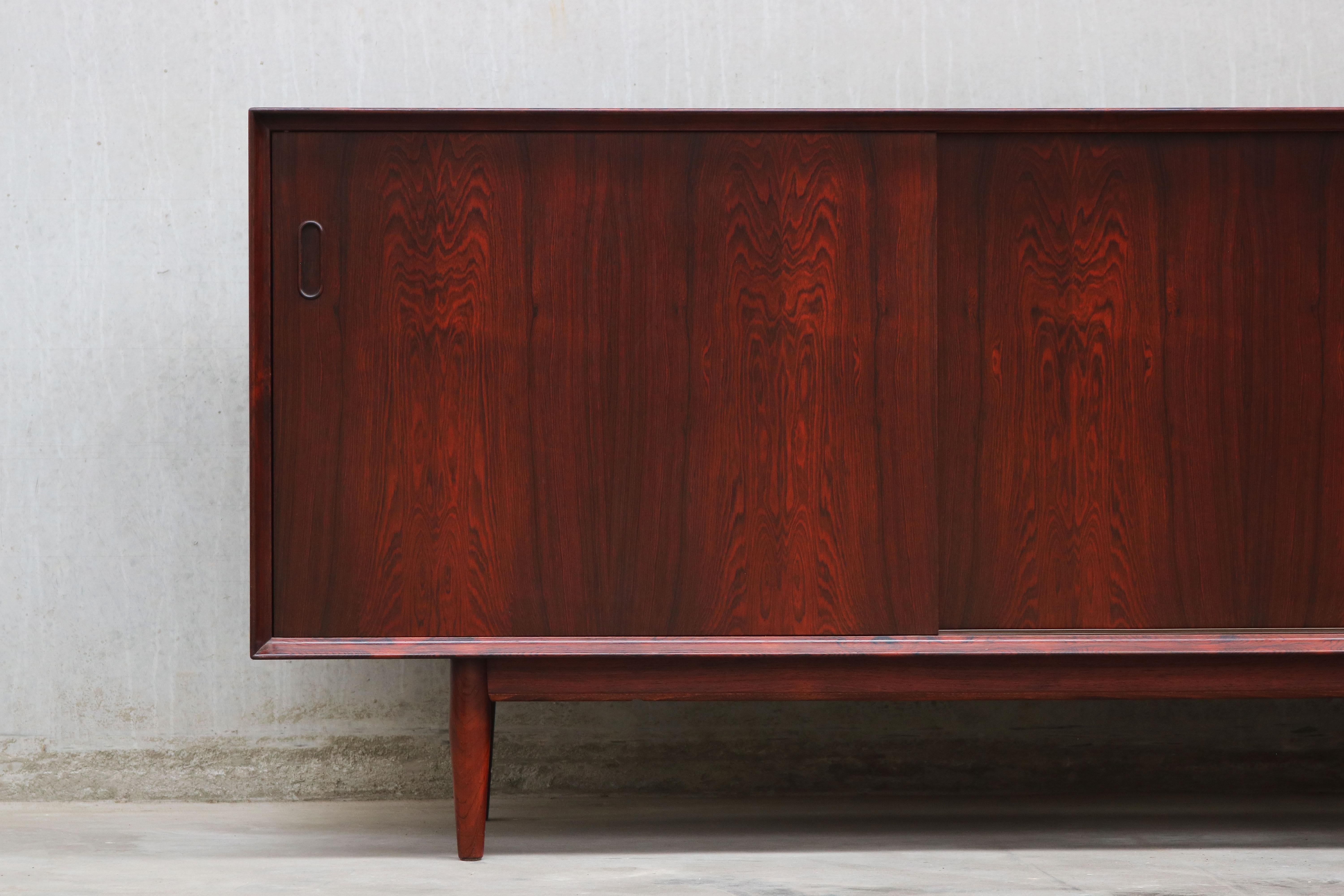 Raro modello di design danese: Credenza OS29 di Arne Vodder per Sibast Rosewood 1950 in vendita 6