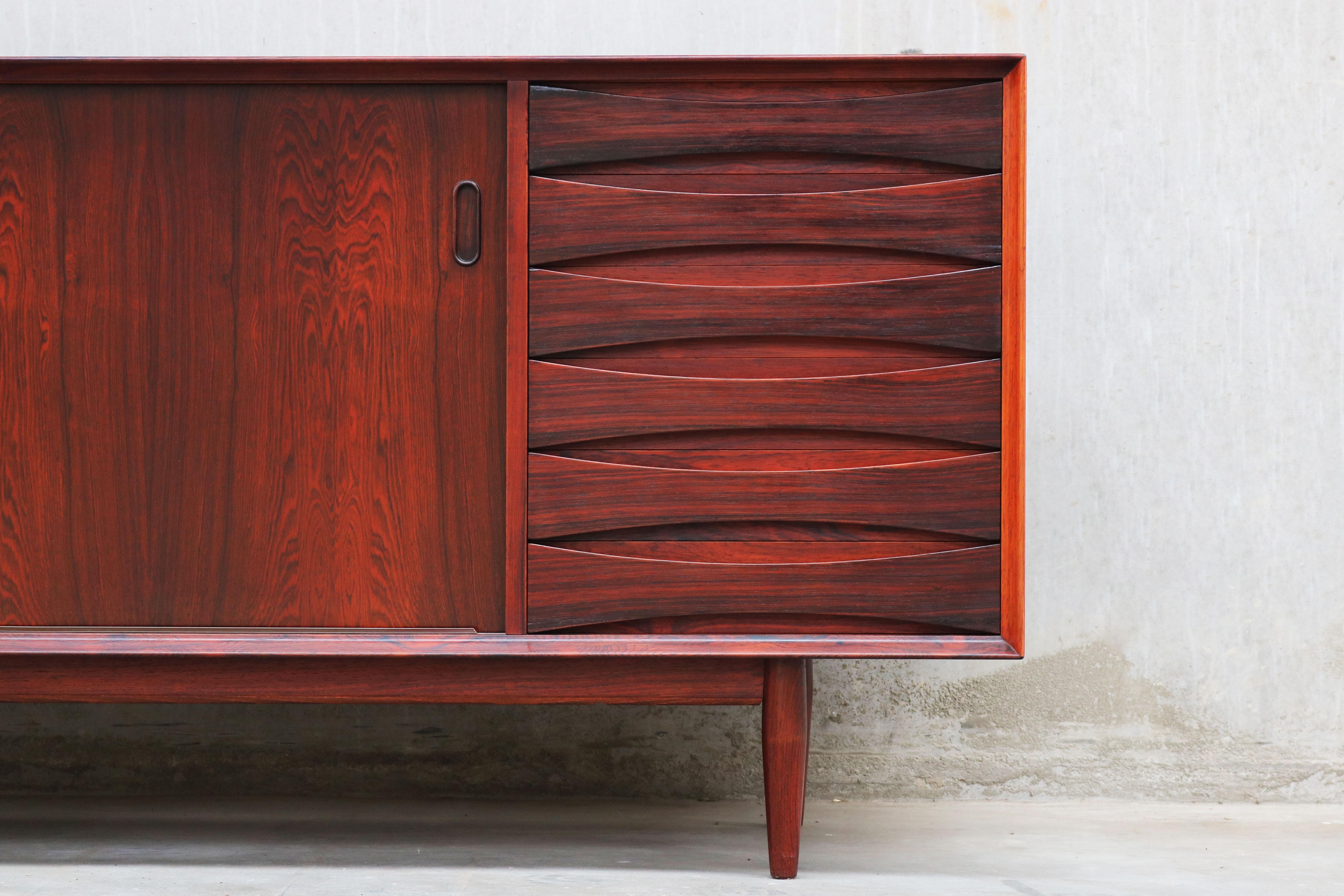 Raro modello di design danese: Credenza OS29 di Arne Vodder per Sibast Rosewood 1950 in vendita 7