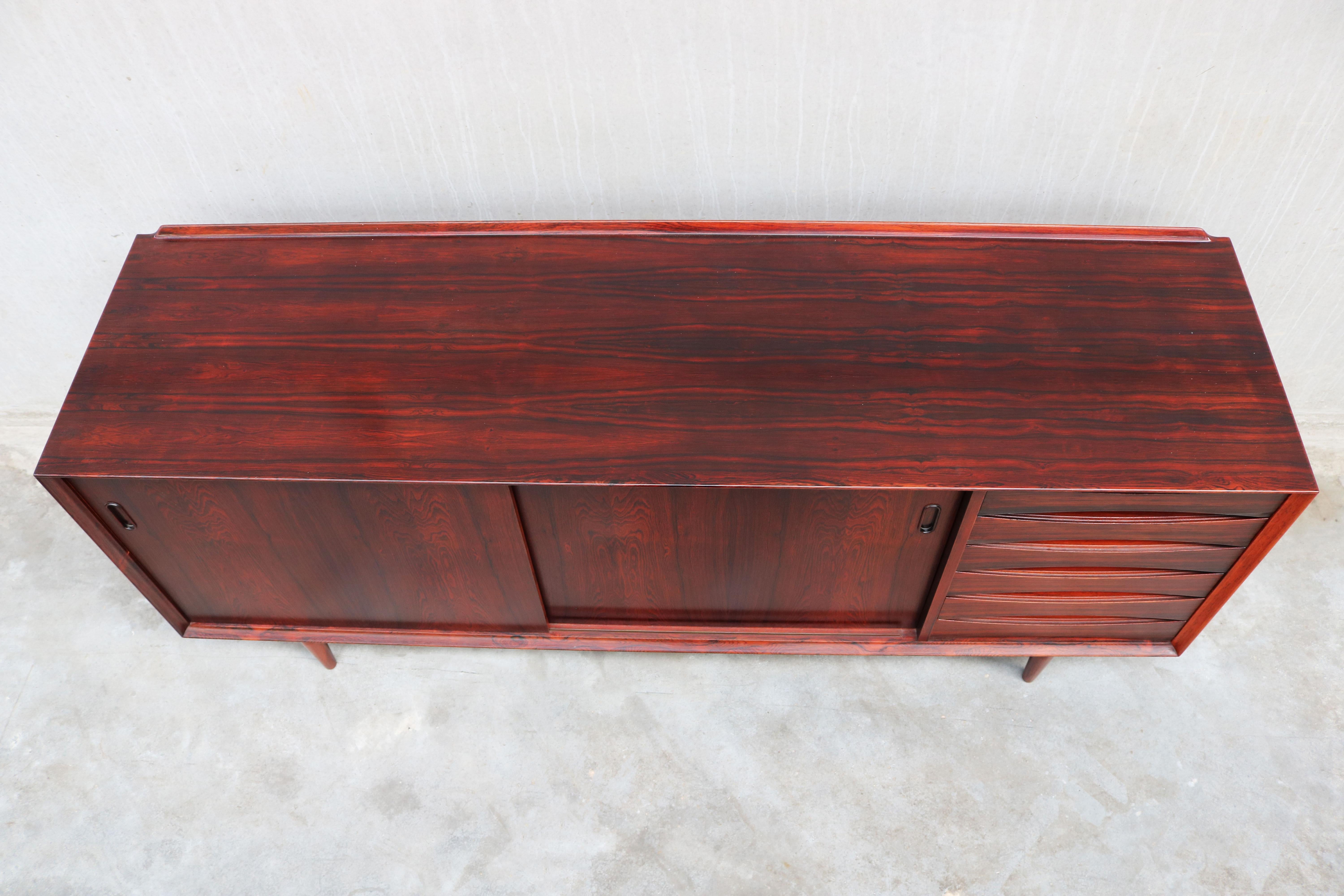 Palissandro Raro modello di design danese: Credenza OS29 di Arne Vodder per Sibast Rosewood 1950 in vendita