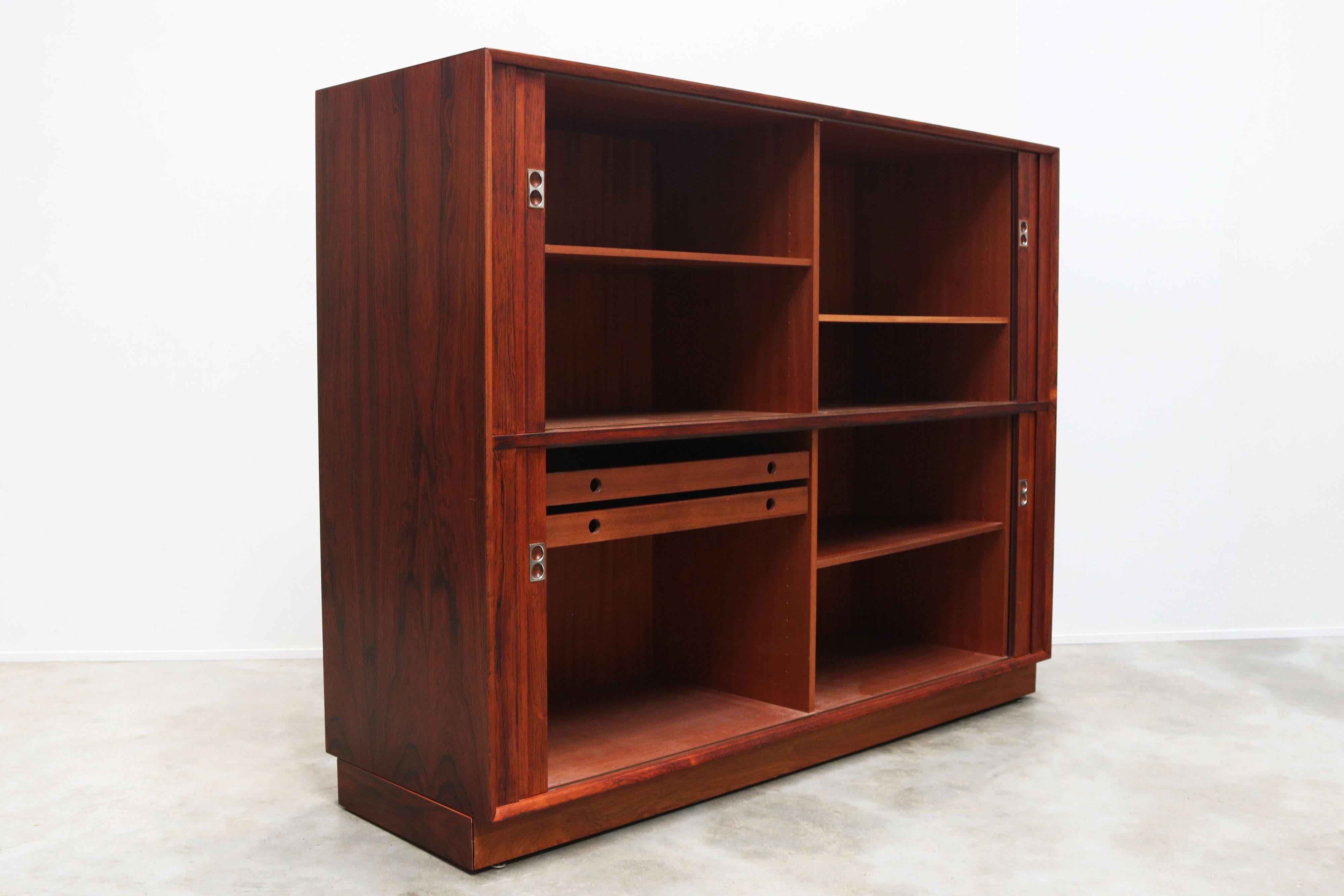 Mid-Century moderno rara credenza di design danese con ante a tamburo di Arne Vodder per Sibast 1958 in vendita