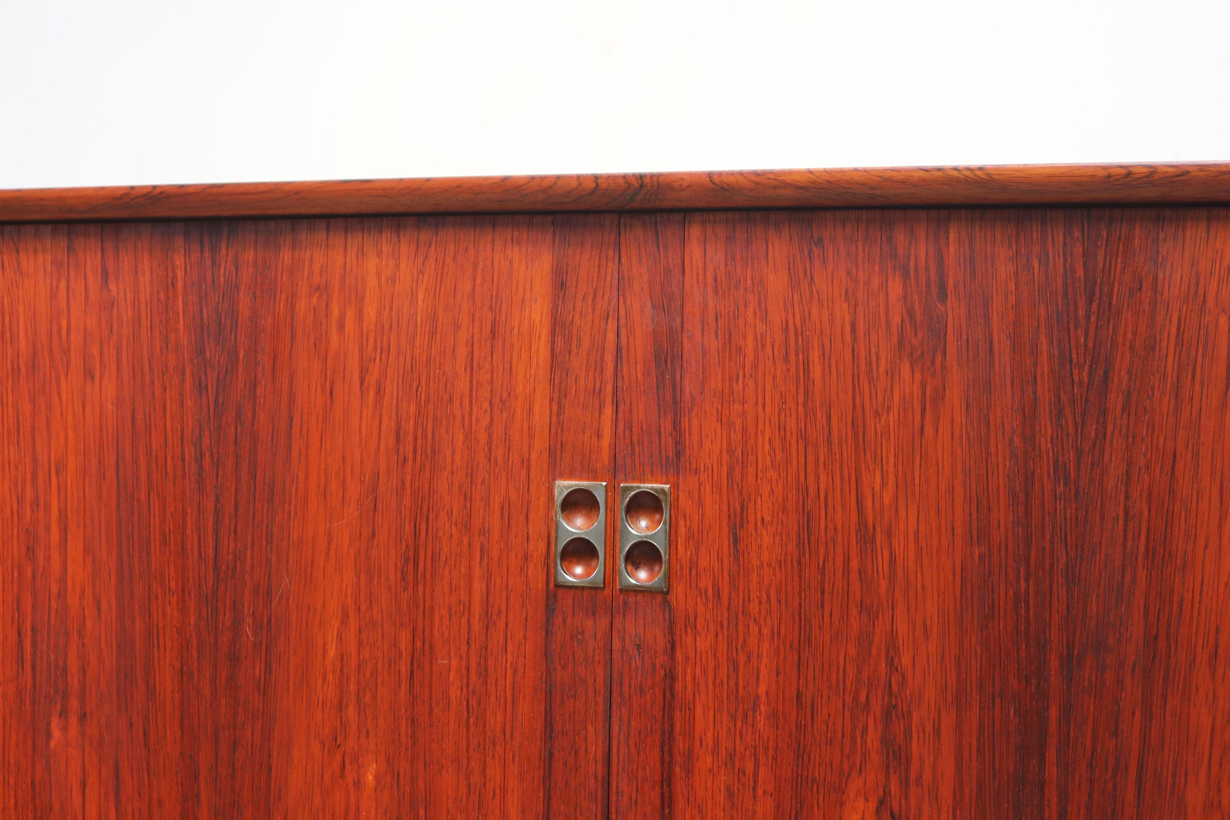 Fatto a mano rara credenza di design danese con ante a tamburo di Arne Vodder per Sibast 1958 in vendita