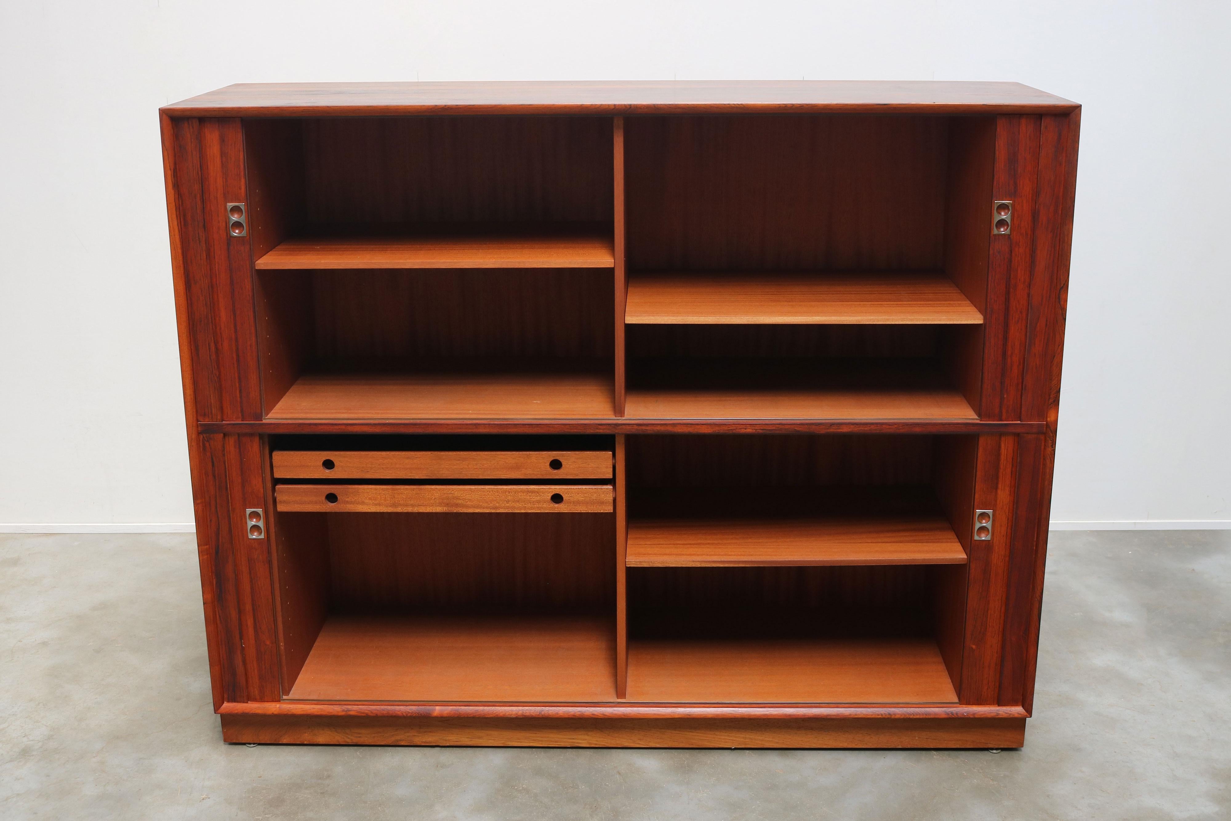 Metà XX secolo rara credenza di design danese con ante a tamburo di Arne Vodder per Sibast 1958 in vendita