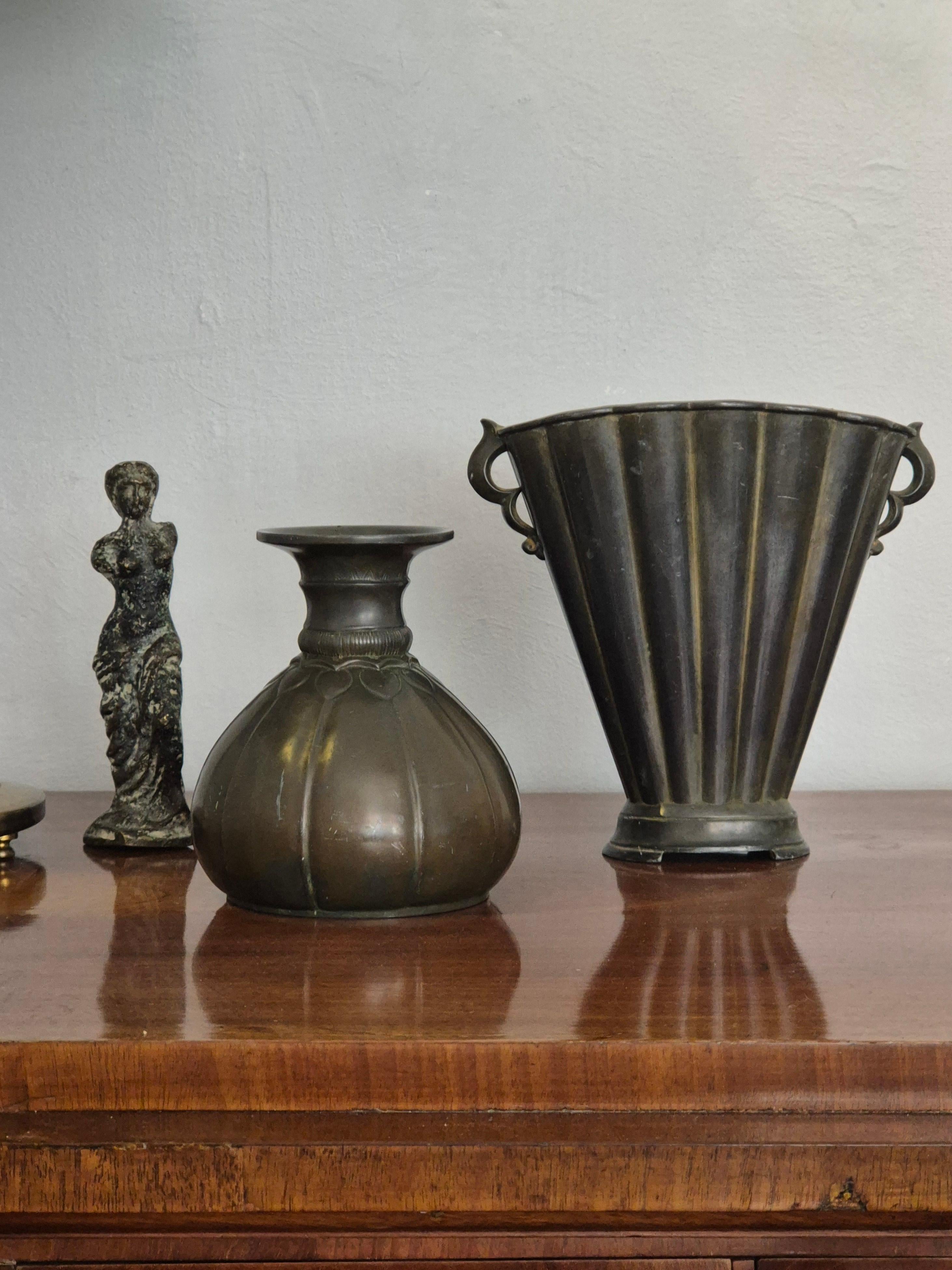 Metà XX secolo Raro vaso danese Grace / Art Deco modello D88, bellissimo arredamento di Just Andersen. in vendita