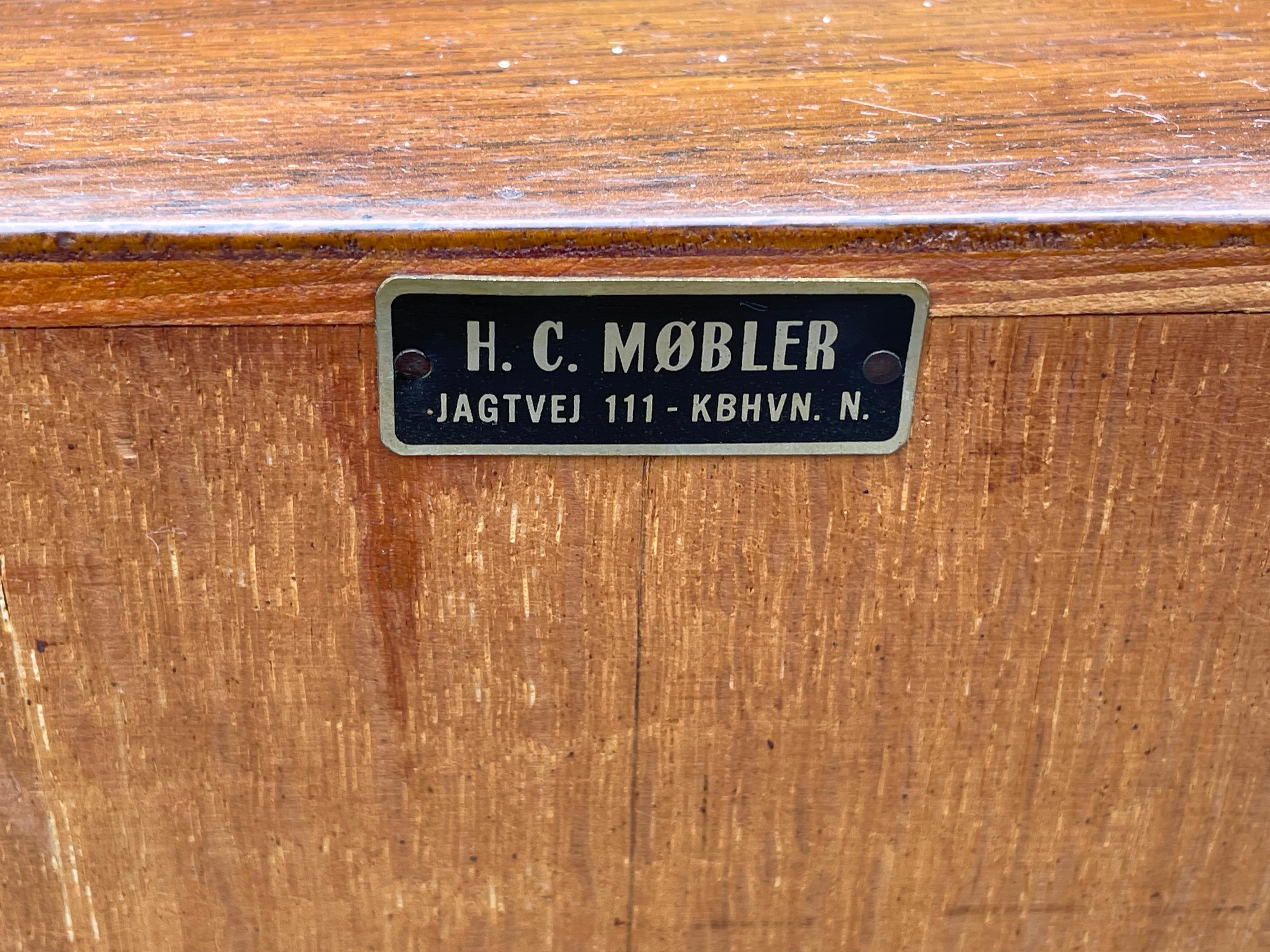 Rare Danish mid century sideboard model RY-26 designed by Hans Wegner,  1950´s For Sale 8