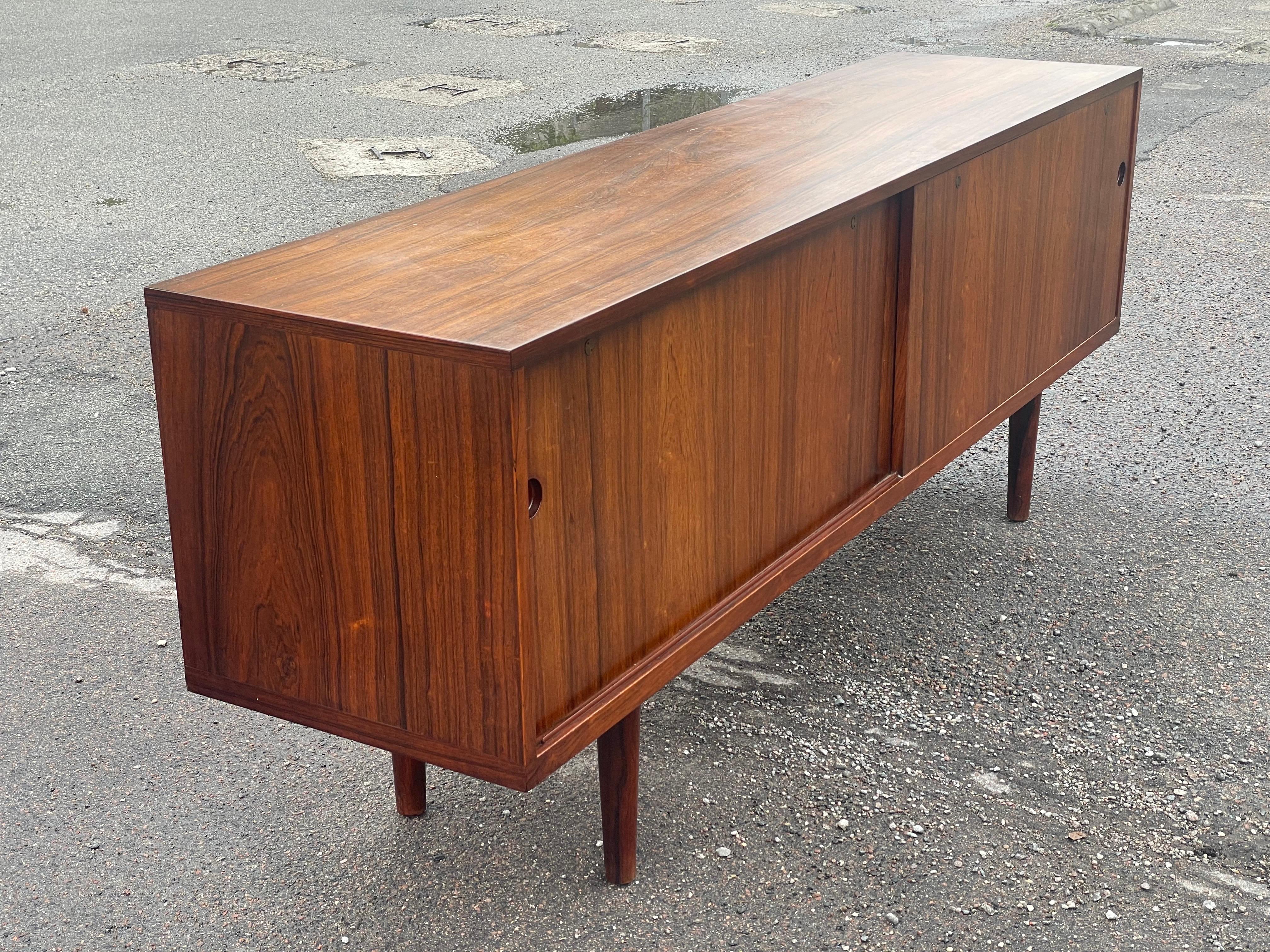 Rare Danish mid century sideboard model RY-26 designed by Hans Wegner,  1950´s For Sale 2