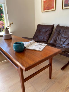 Raro tavolino danese del medio secolo in teak, anni '60 - restaurato