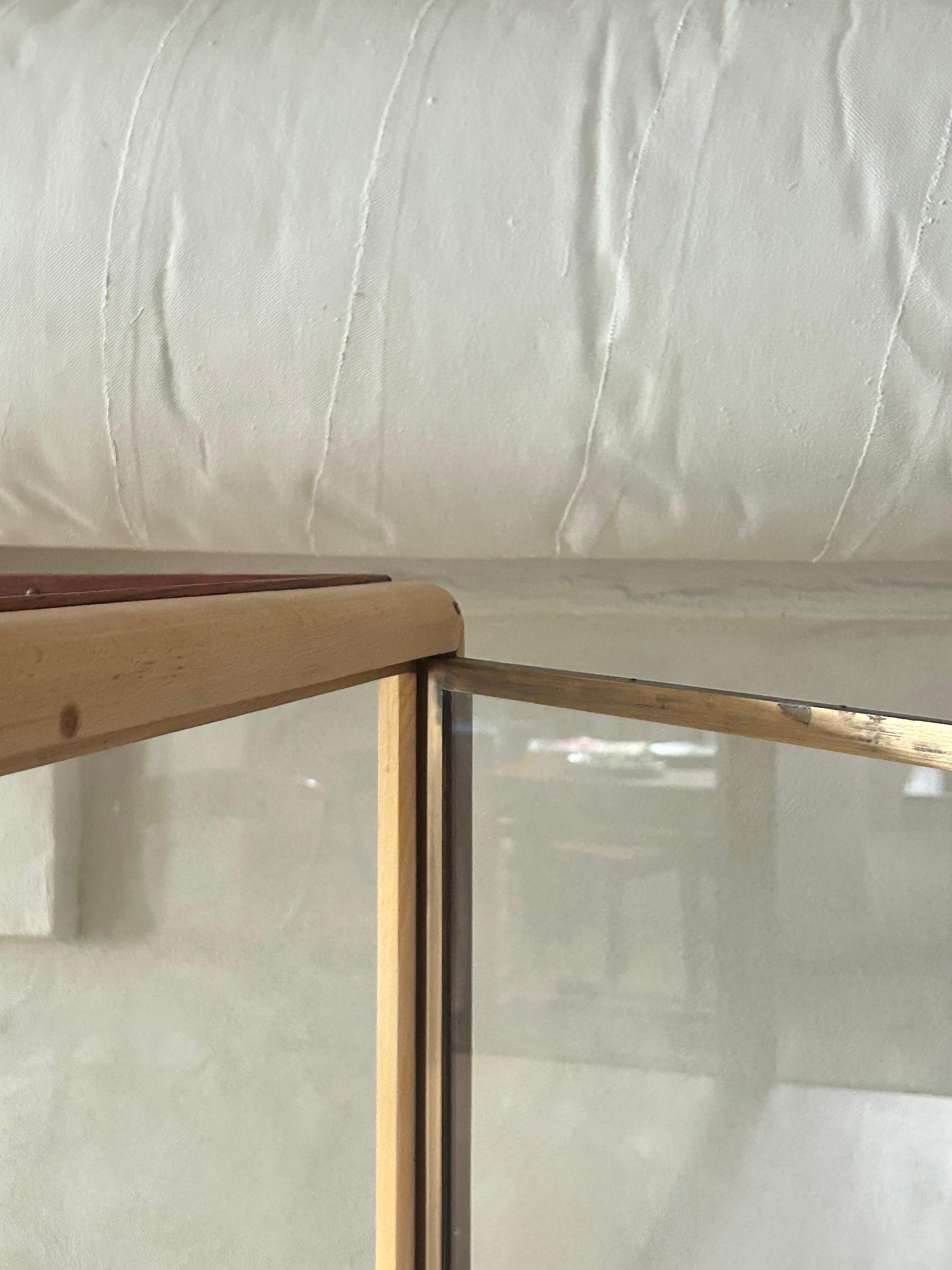 Rara vitrina danesa moderna de mediados de siglo, Dinamarca Años 60 Hecho a mano en venta