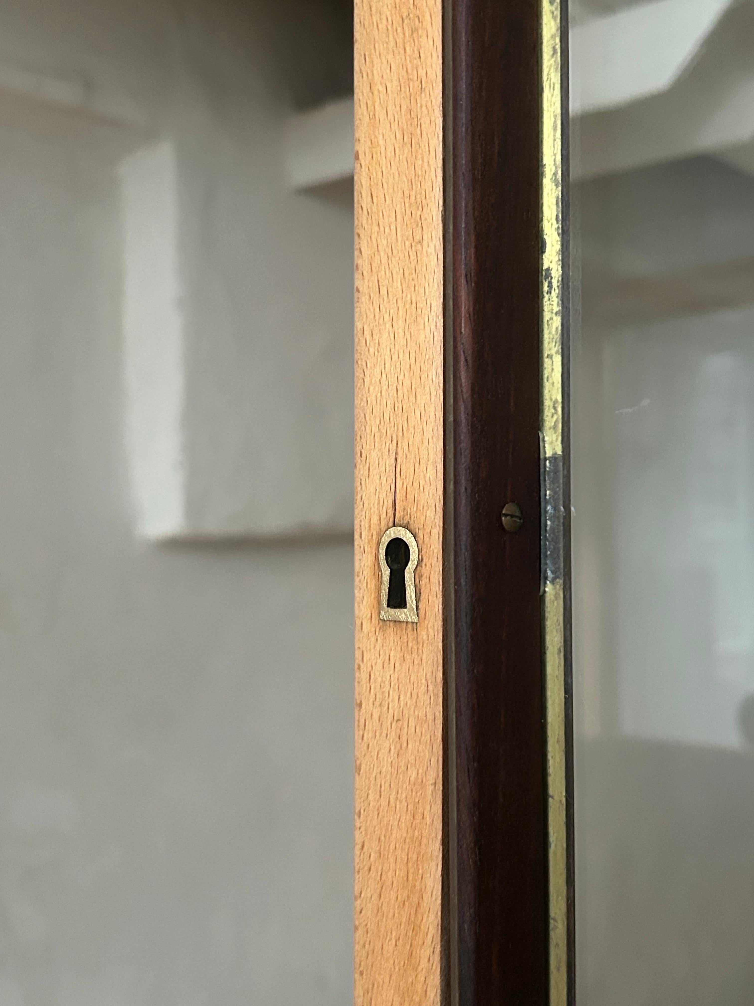 Rara vitrina danesa moderna de mediados de siglo, Dinamarca Años 60 en venta 1