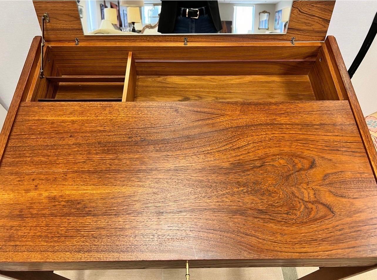 From Finland, this Arne Wahl Danish Control vanity desk features a lift up top with compartments and mirror underneath. Use as a vanity or a desk. Gorgeous lines and great scale. Rosewood throughout. Why not own the best?