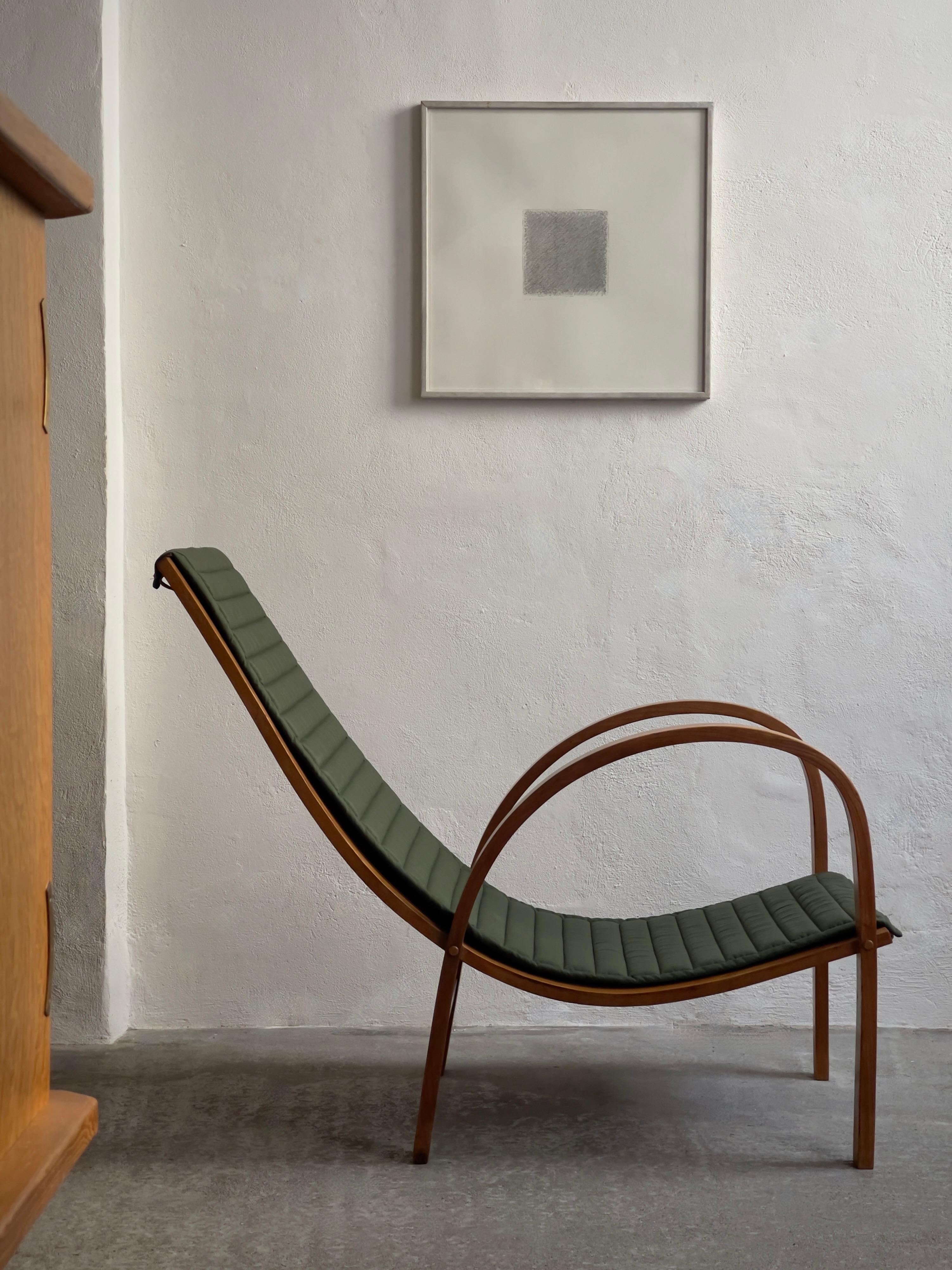 Rare 1940s Danish Modern Lounge Chair in Elm by Søren Hansen for Fritz Hansen  For Sale 2