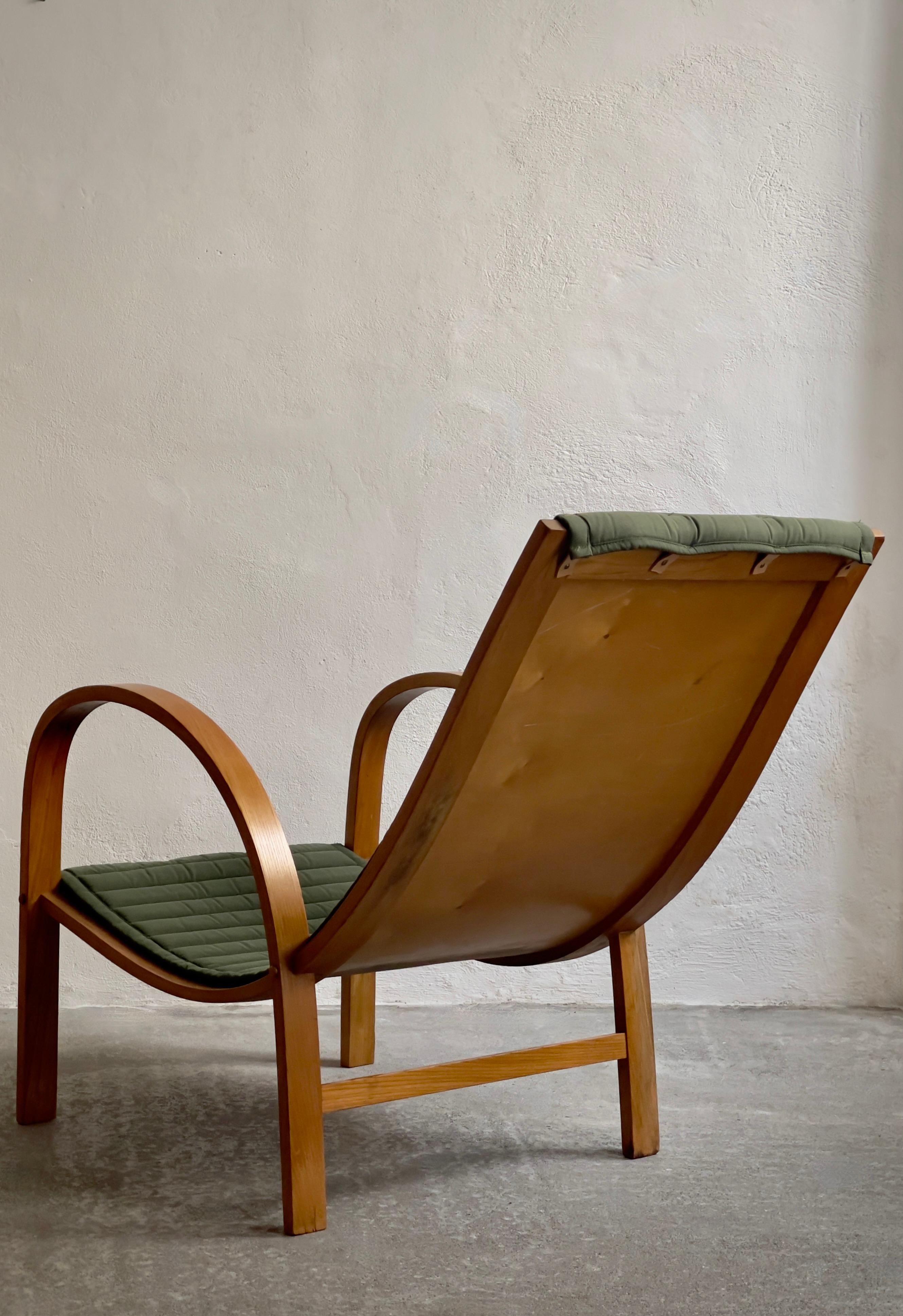 Rare 1940s Danish Modern Lounge Chair in Elm by Søren Hansen for Fritz Hansen  For Sale 3