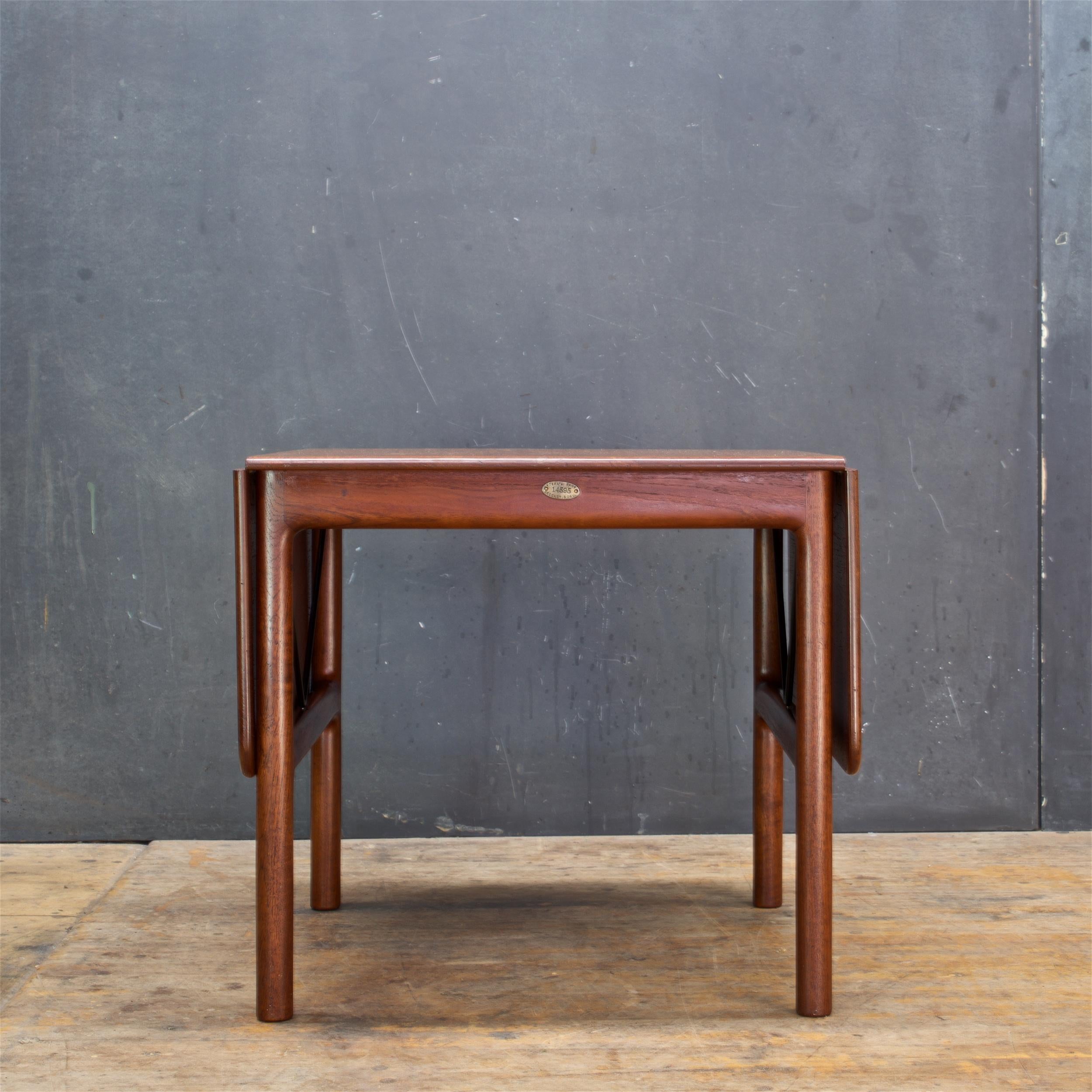 1950er Jahre Dänische Architekten Embassy Drop-Leaf Teak Tisch im Stil von Hans Wegner (Skandinavische Moderne) im Angebot