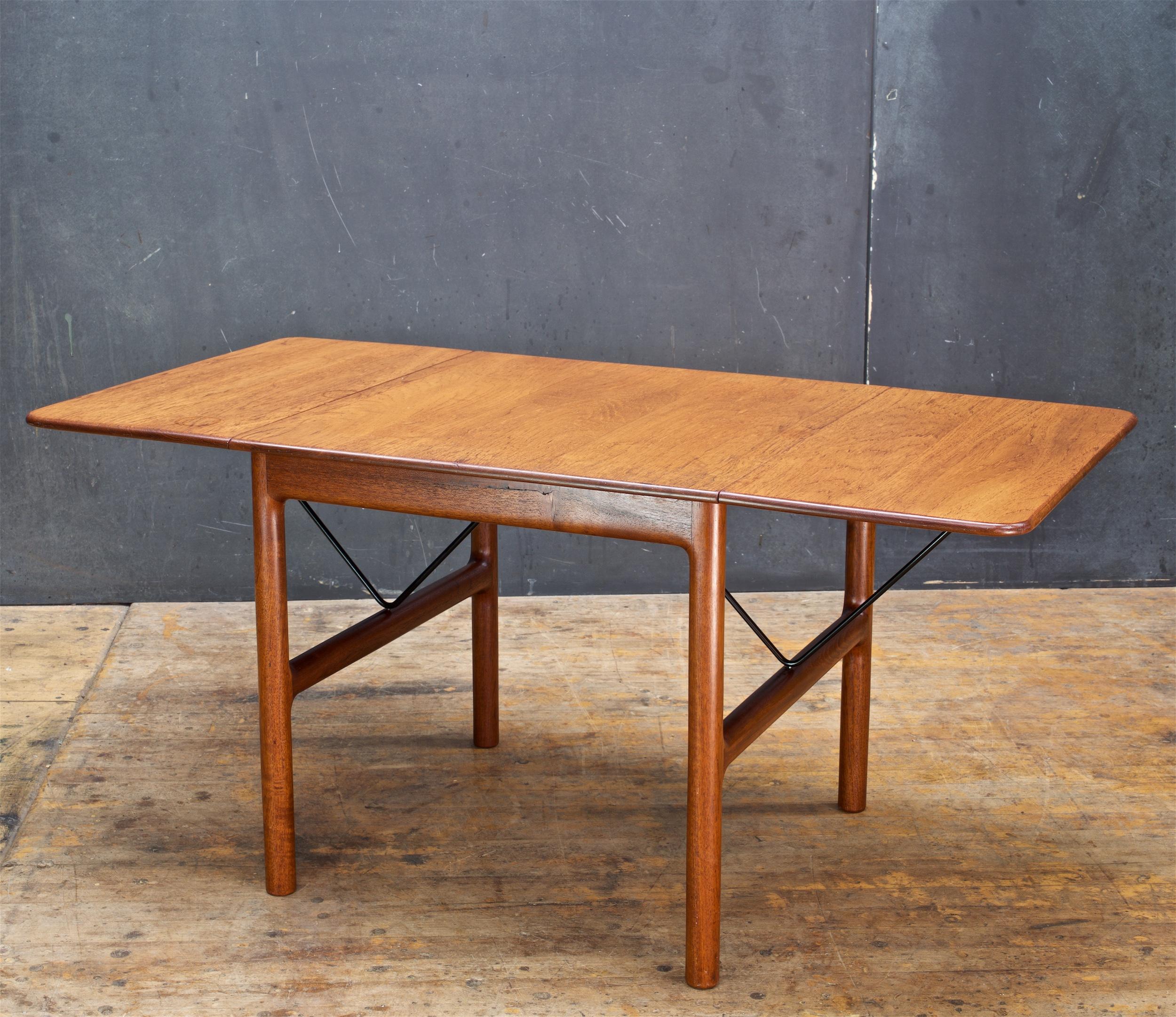 1950er Jahre Dänische Architekten Embassy Drop-Leaf Teak Tisch im Stil von Hans Wegner (Geölt) im Angebot