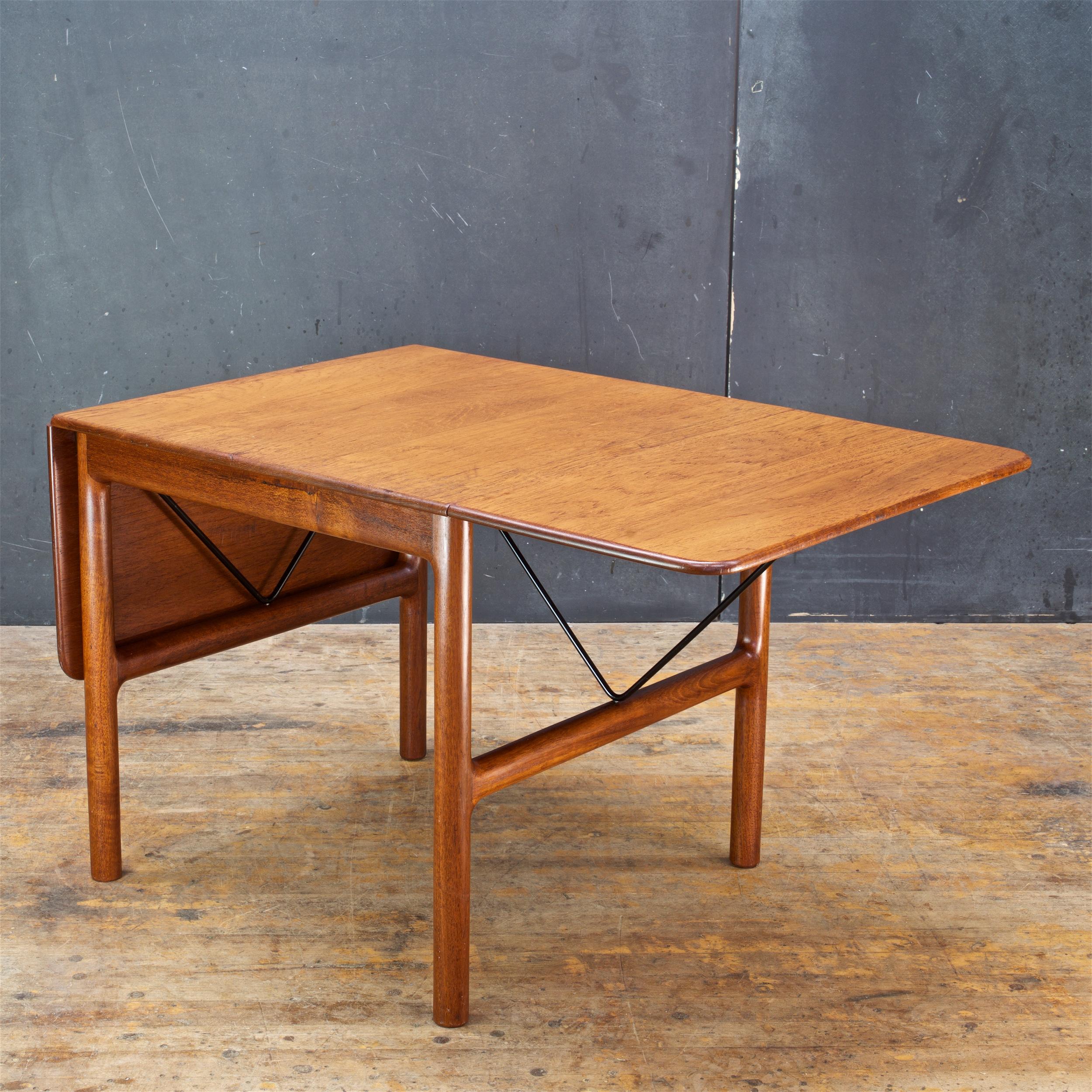 1950er Jahre Dänische Architekten Embassy Drop-Leaf Teak Tisch im Stil von Hans Wegner (Teakholz) im Angebot