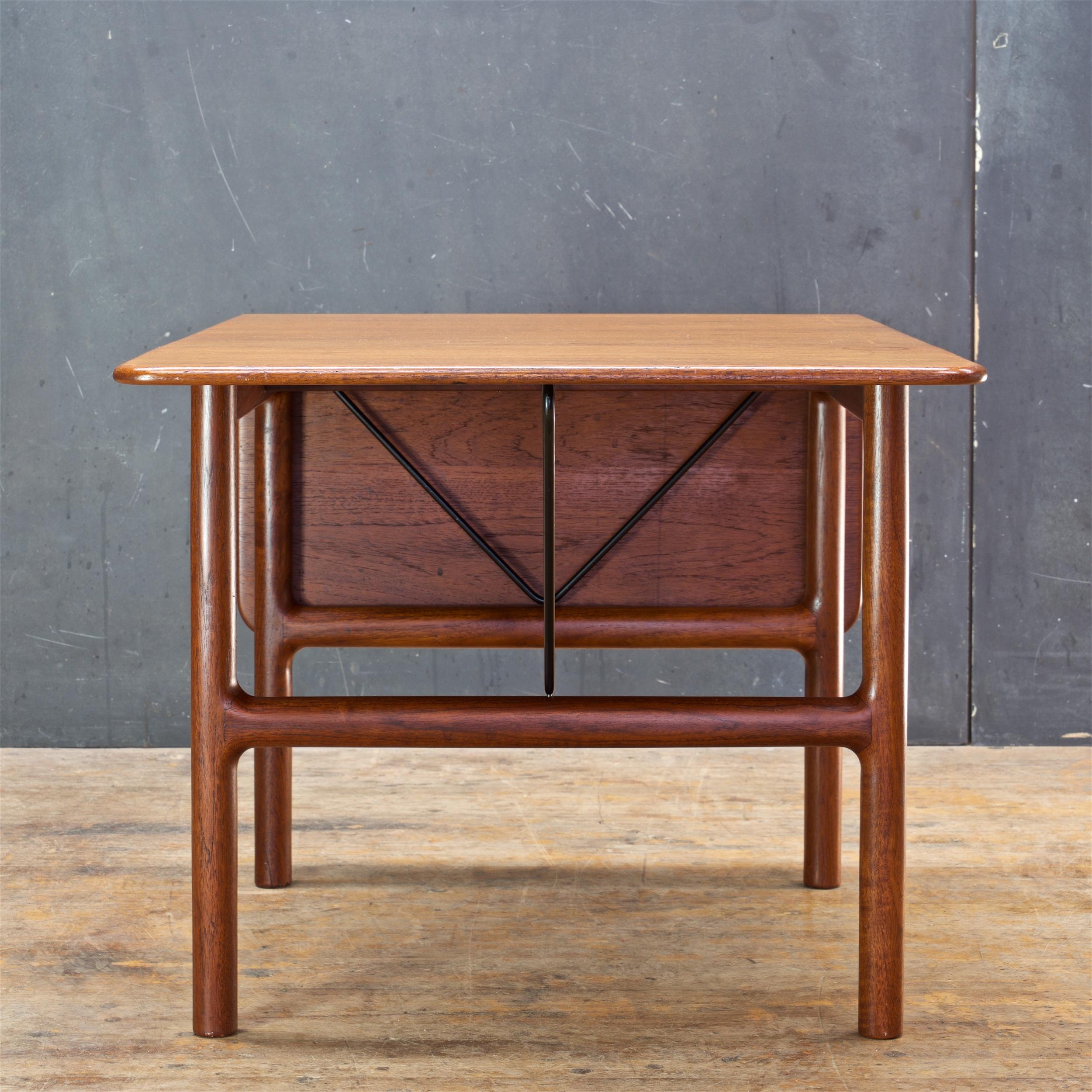 1950s Danish Architects Embassy Drop-Leaf Teak Table in Style of Hans Wegner For Sale 1