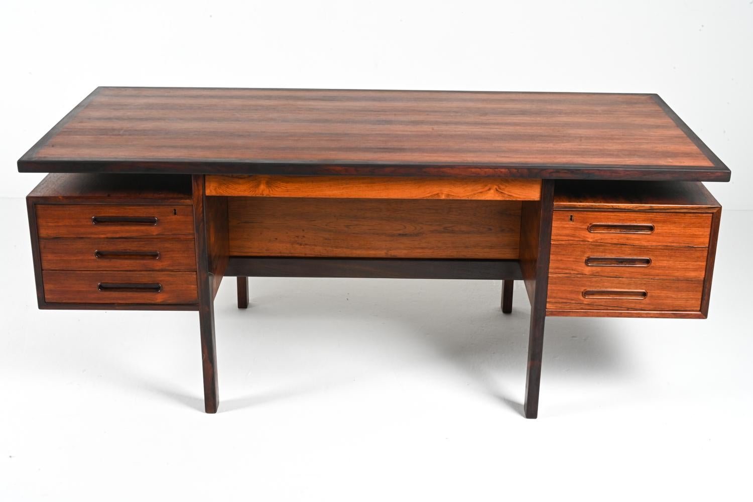 Rare Danish Rosewood Desk Attributed to Jorgen & Nanna Ditzel for Kolds Savvaerk In Good Condition For Sale In Norwalk, CT