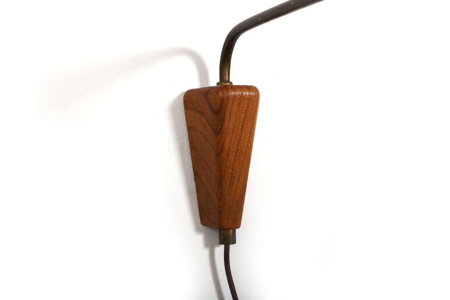 20th Century Rare Danish Wall Lamp in Brass and Teak 1950s For Sale