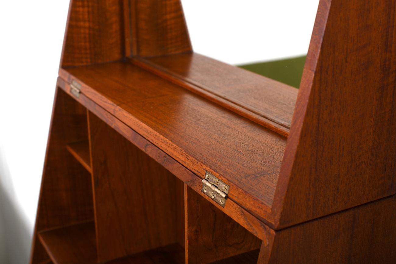 Rare Danish Wall Mounted Teak Mirror Cabinet /Box, circa 1950 In Good Condition For Sale In Handewitt, DE